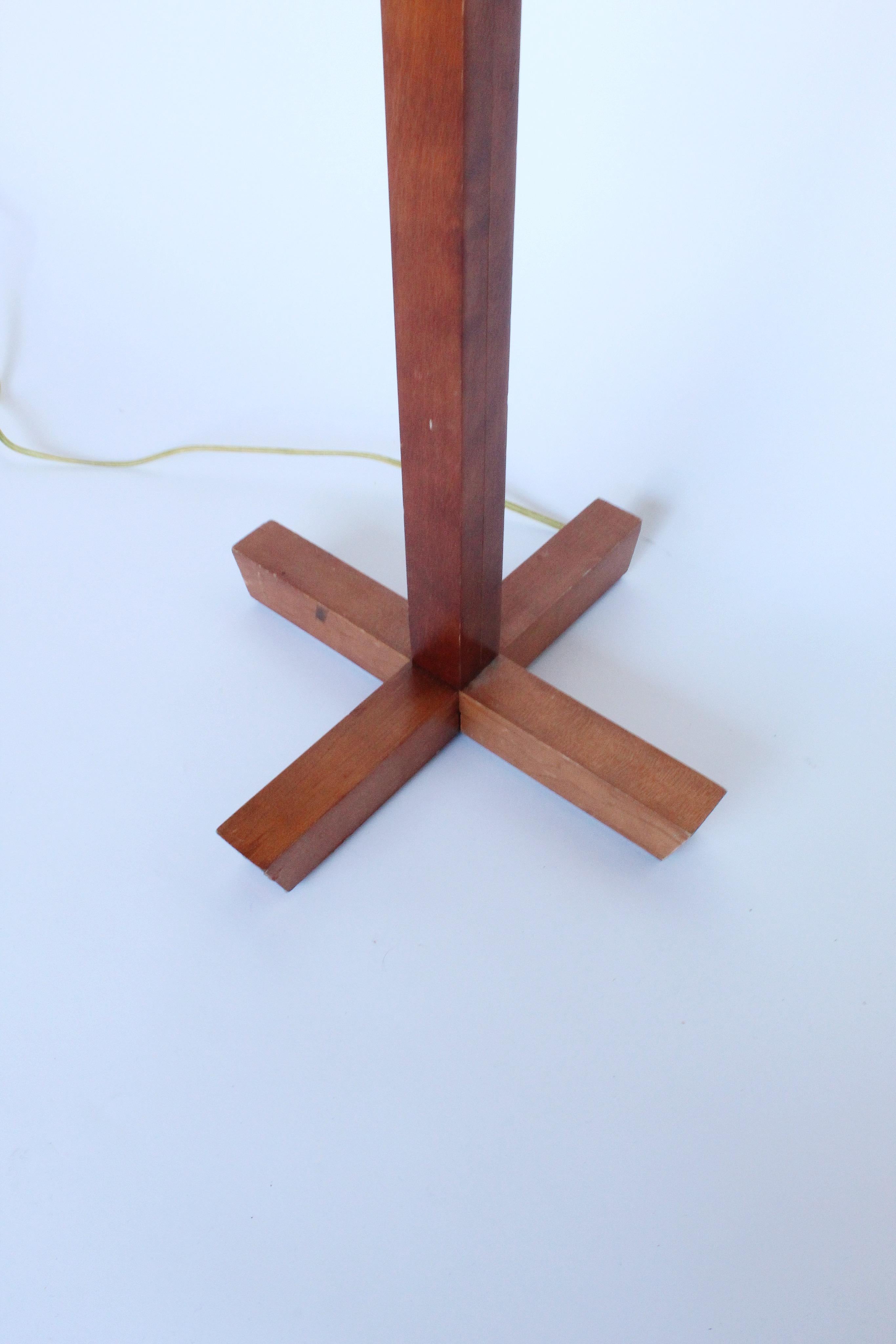 American Arts & Crafts Floor Lamp in the Style of Frank Lloyd Wright