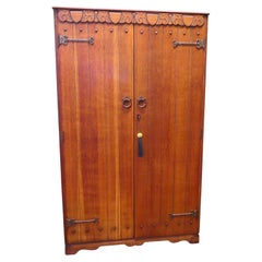 Armadio per gentiluomini Arts and Crafts Compactum