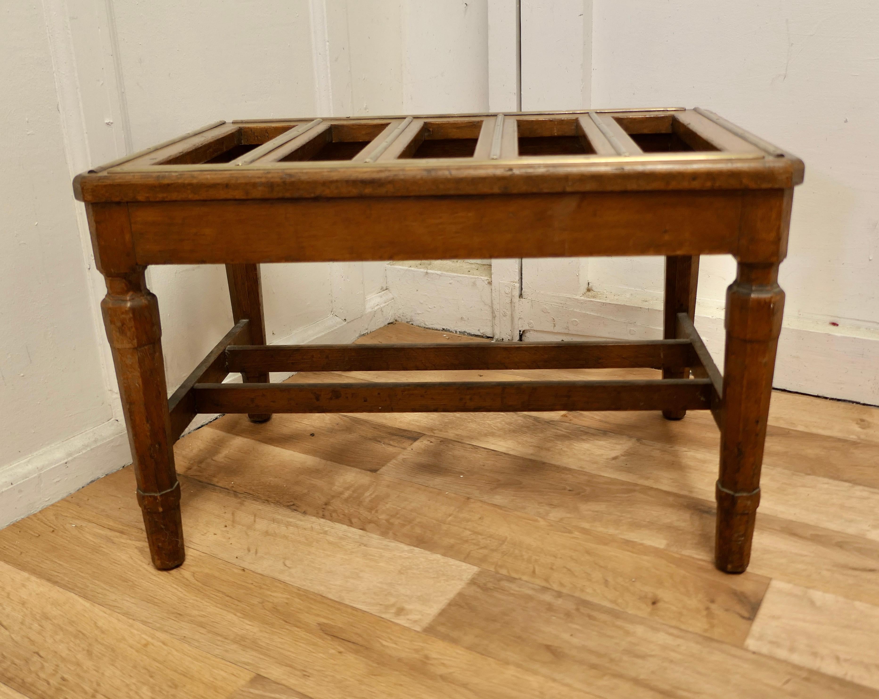 Arts and Crafts Golden Oak and Brass Luggage Rack, Suitcase Stand

This is a good sturdy piece, it is in Golden Oak and has brass banding on the top, the stand is very robust and will take the weight of several suit cases

The stand is 24” long, 16”