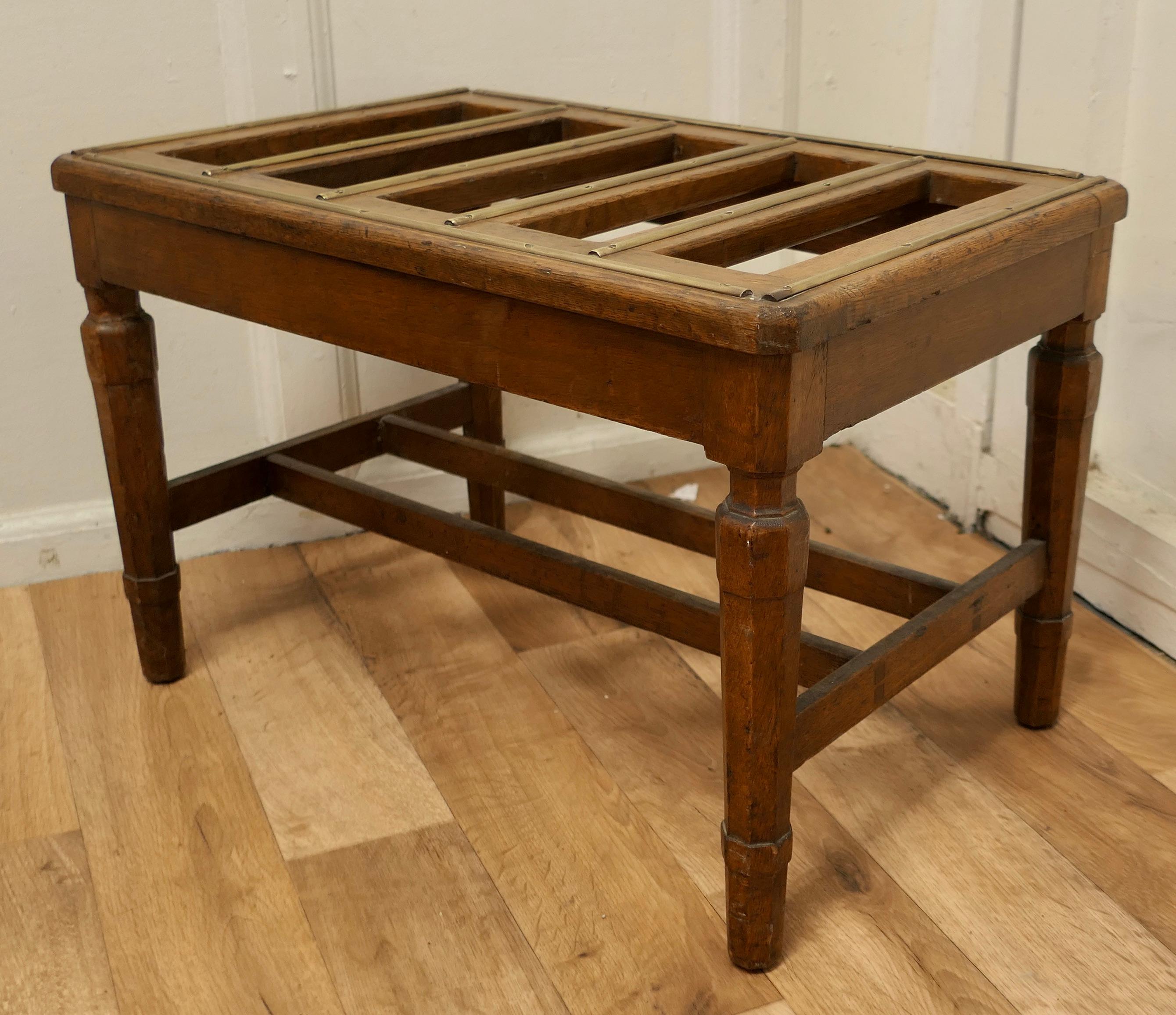 Late 19th Century Arts and Crafts Golden Oak and Brass Luggage Rack, Suitcase Stand    For Sale