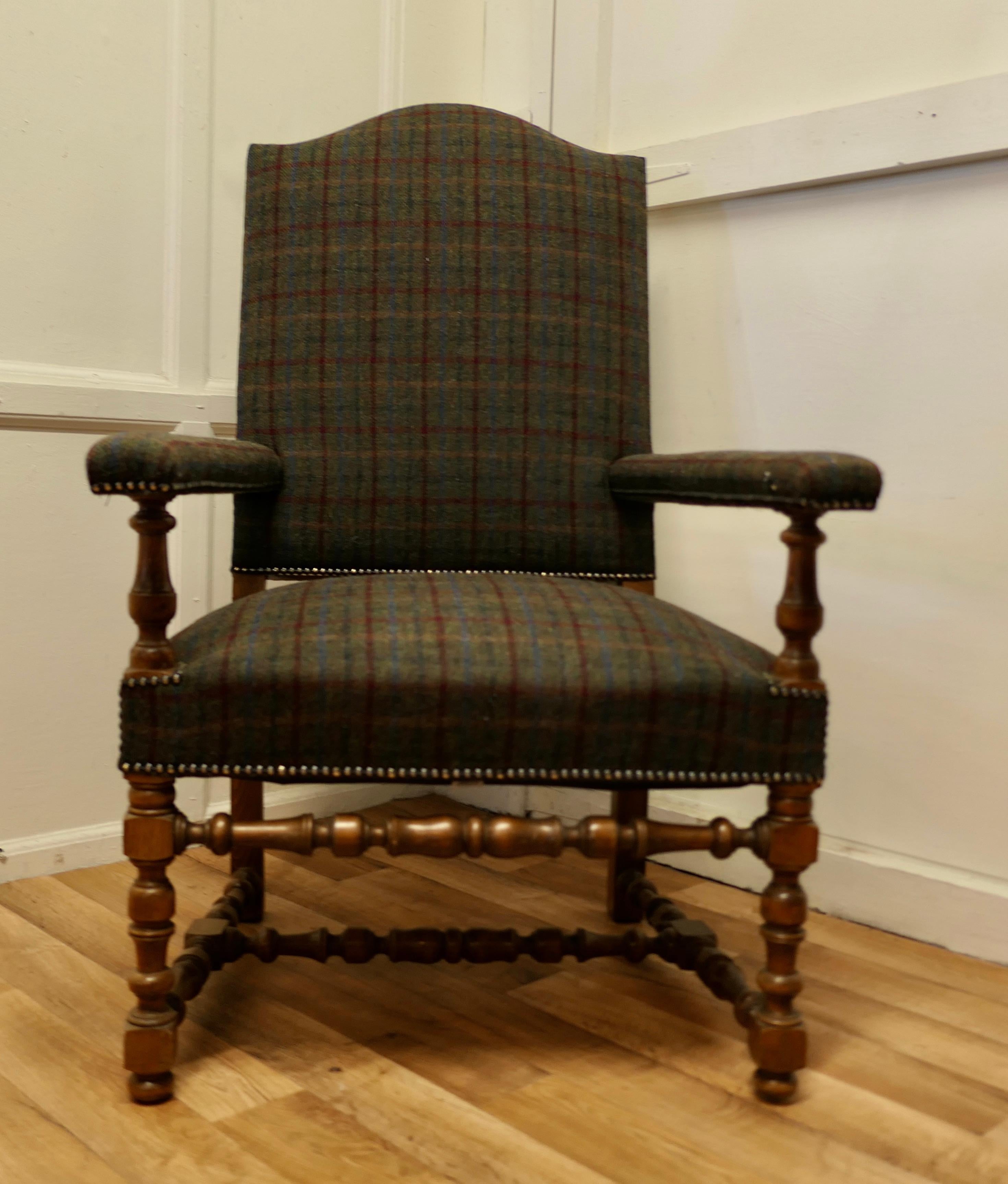 Chaise de bibliothèque Arts and Crafts en chêne doré, chaise trône Bon état - En vente à Chillerton, Isle of Wight