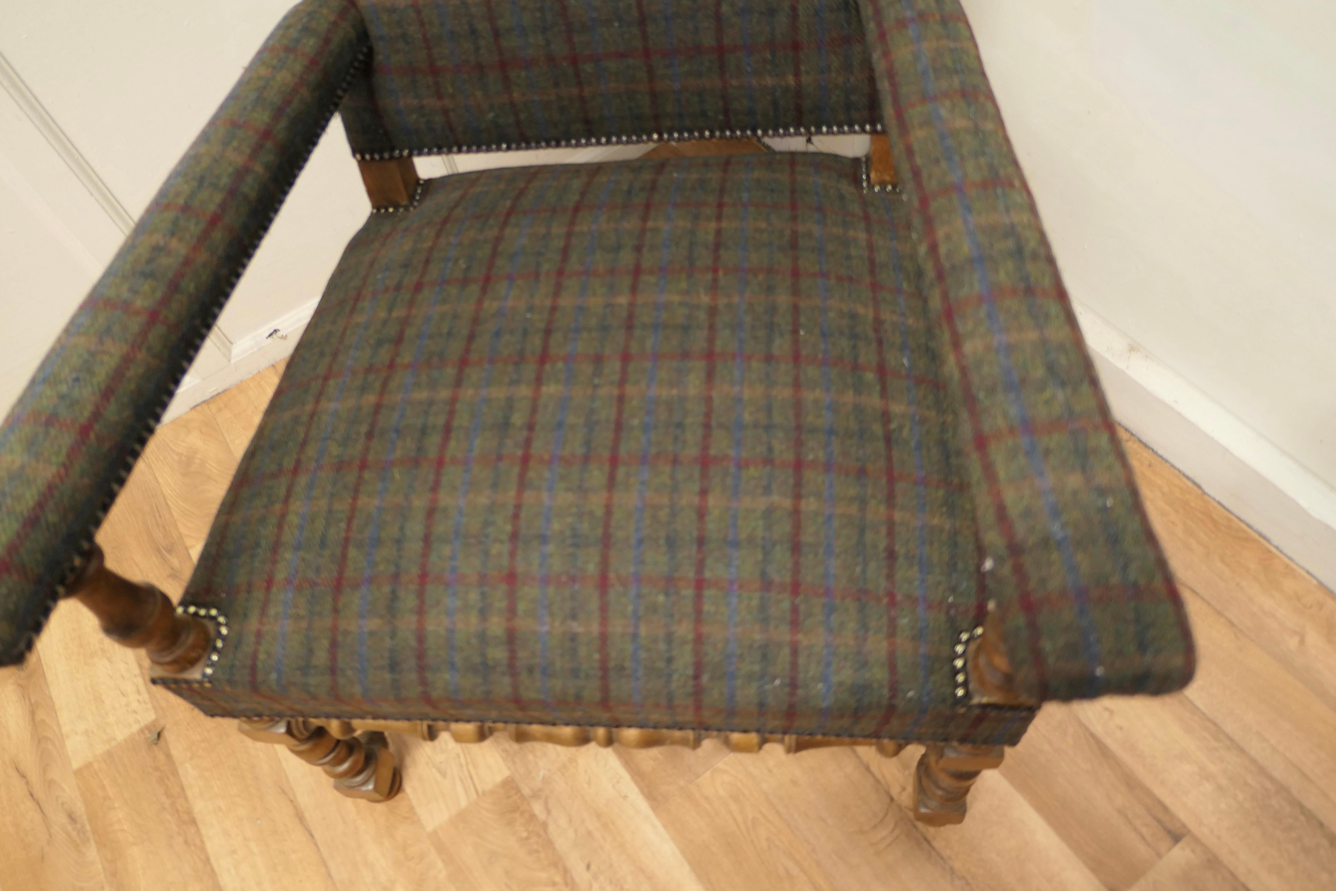 Chaise de bibliothèque Arts and Crafts en chêne doré, chaise trône en vente 1