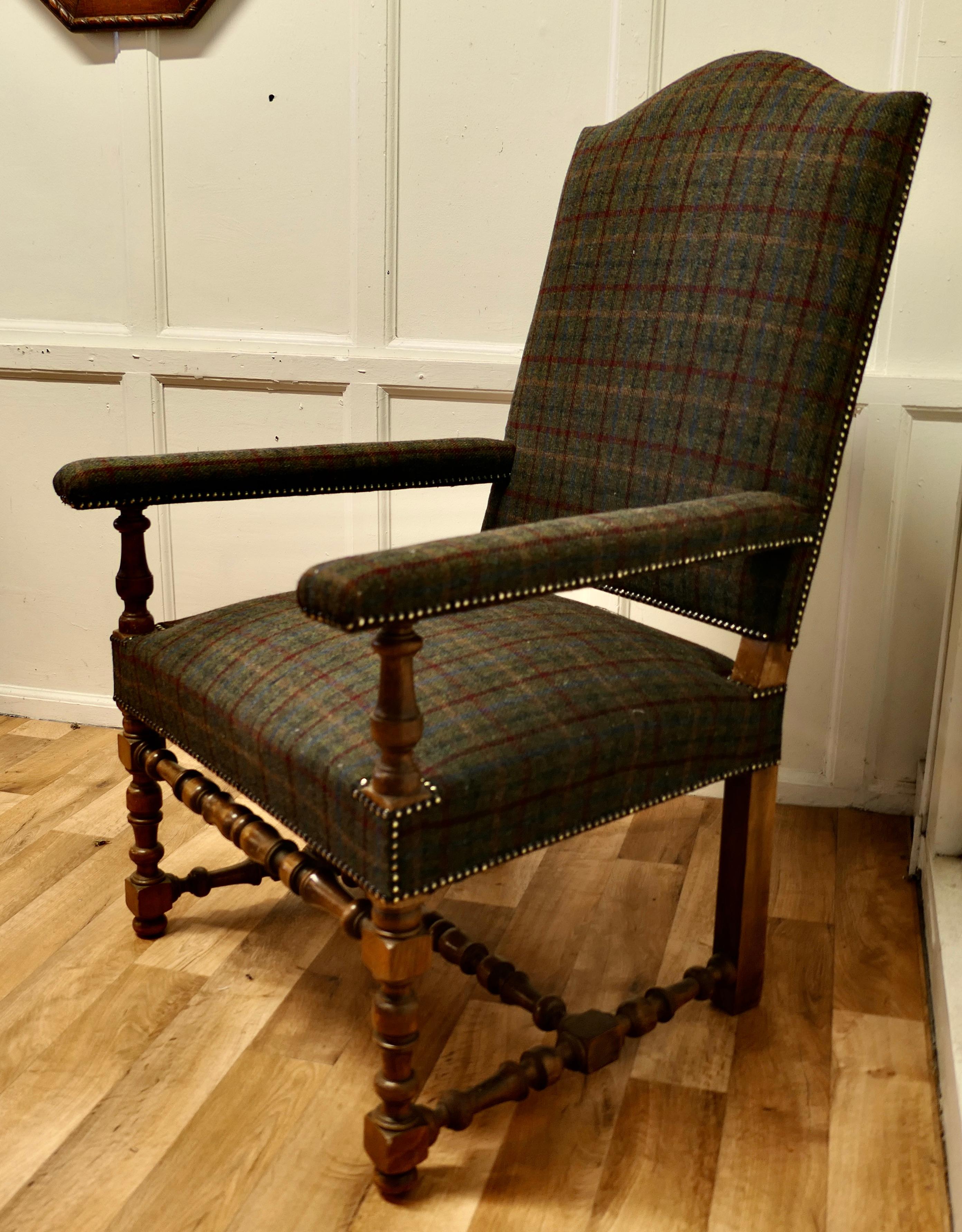 Chaise de bibliothèque Arts and Crafts en chêne doré, chaise trône en vente 2