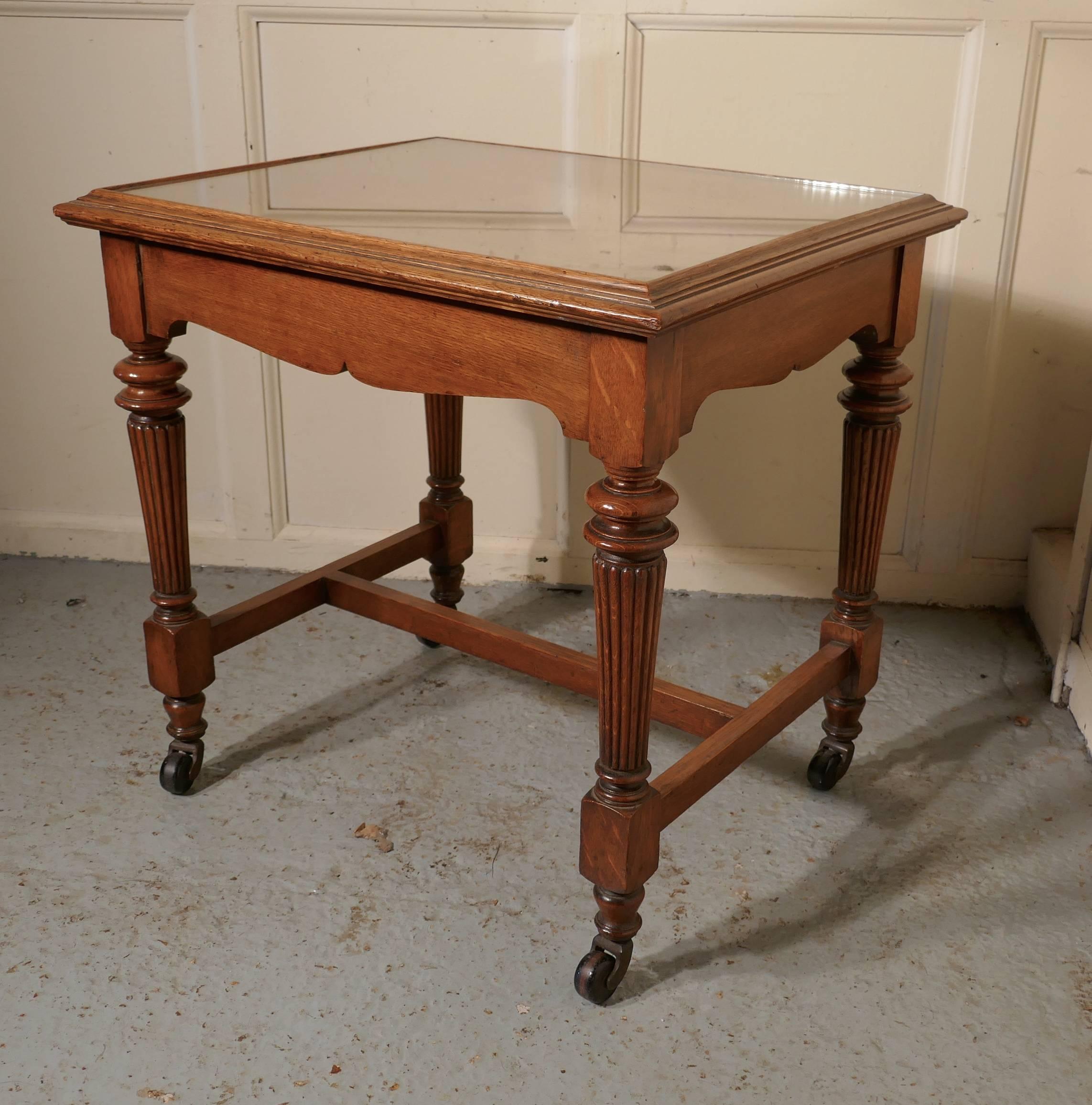 Arts and Crafts Golden Oak Low Occasional Table In Good Condition For Sale In Chillerton, Isle of Wight