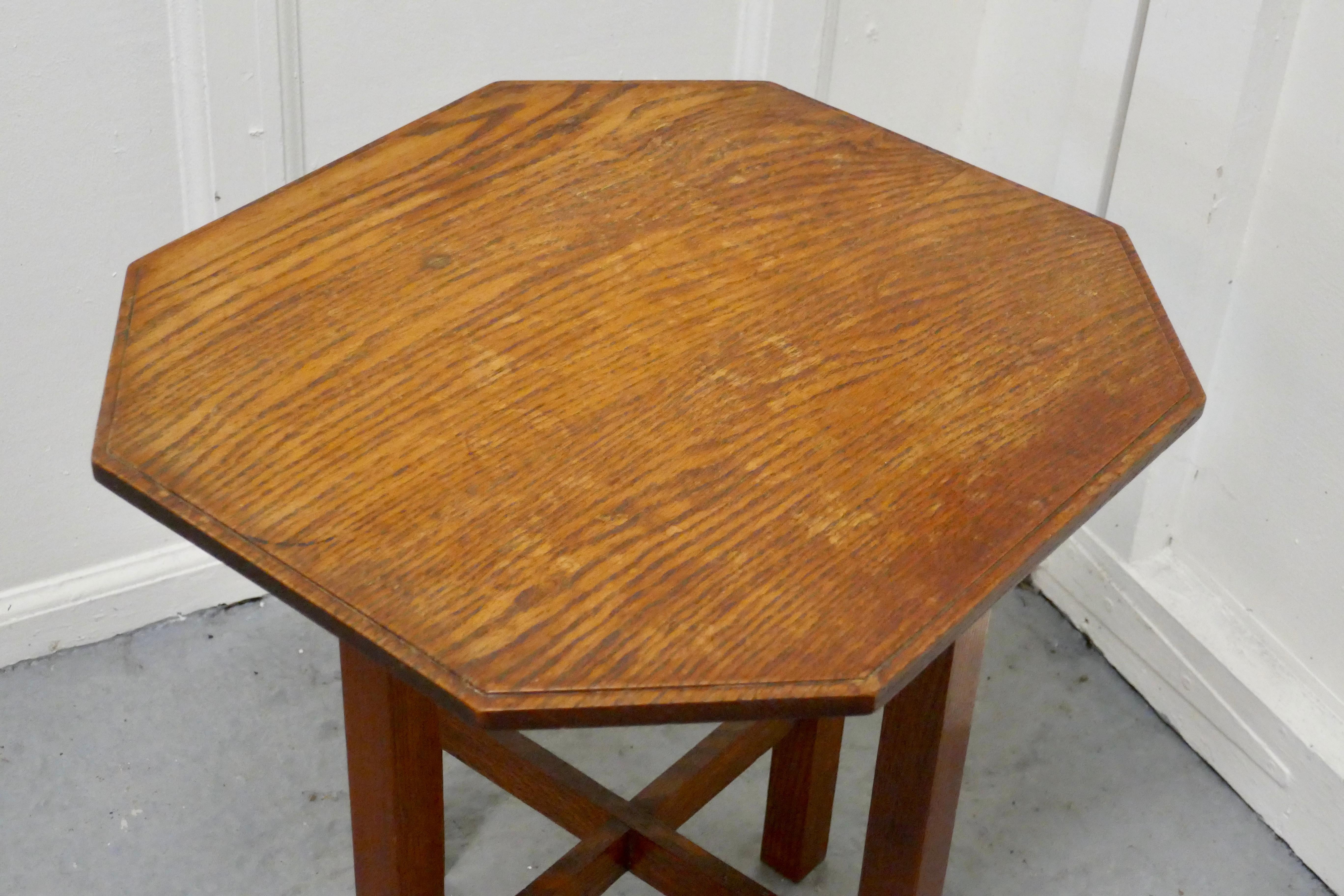 Arts & Crafts Golden Oak Octagonal Occasional Table In Good Condition In Chillerton, Isle of Wight