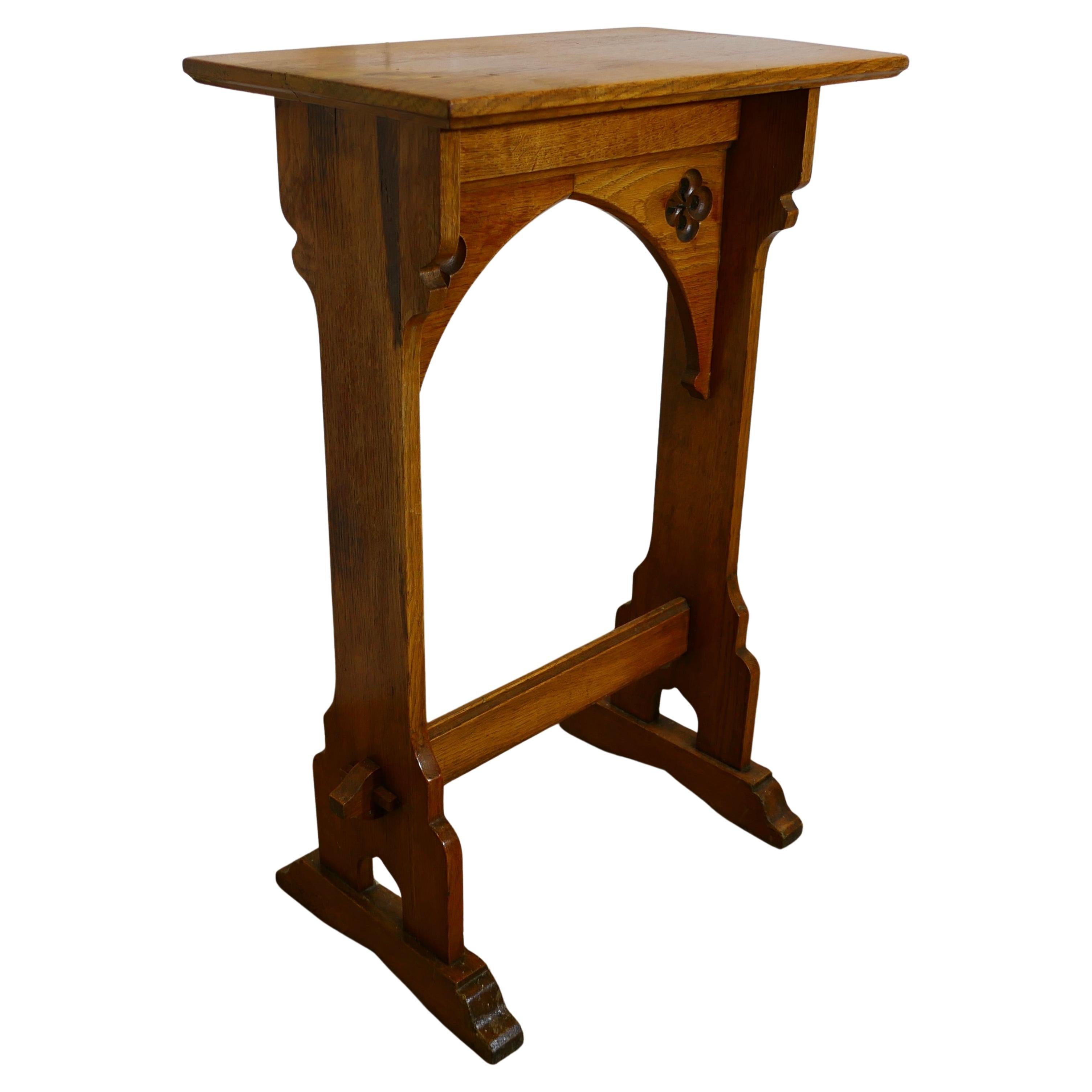 Podium Arts and Crafts, restaurant Reception Greeter