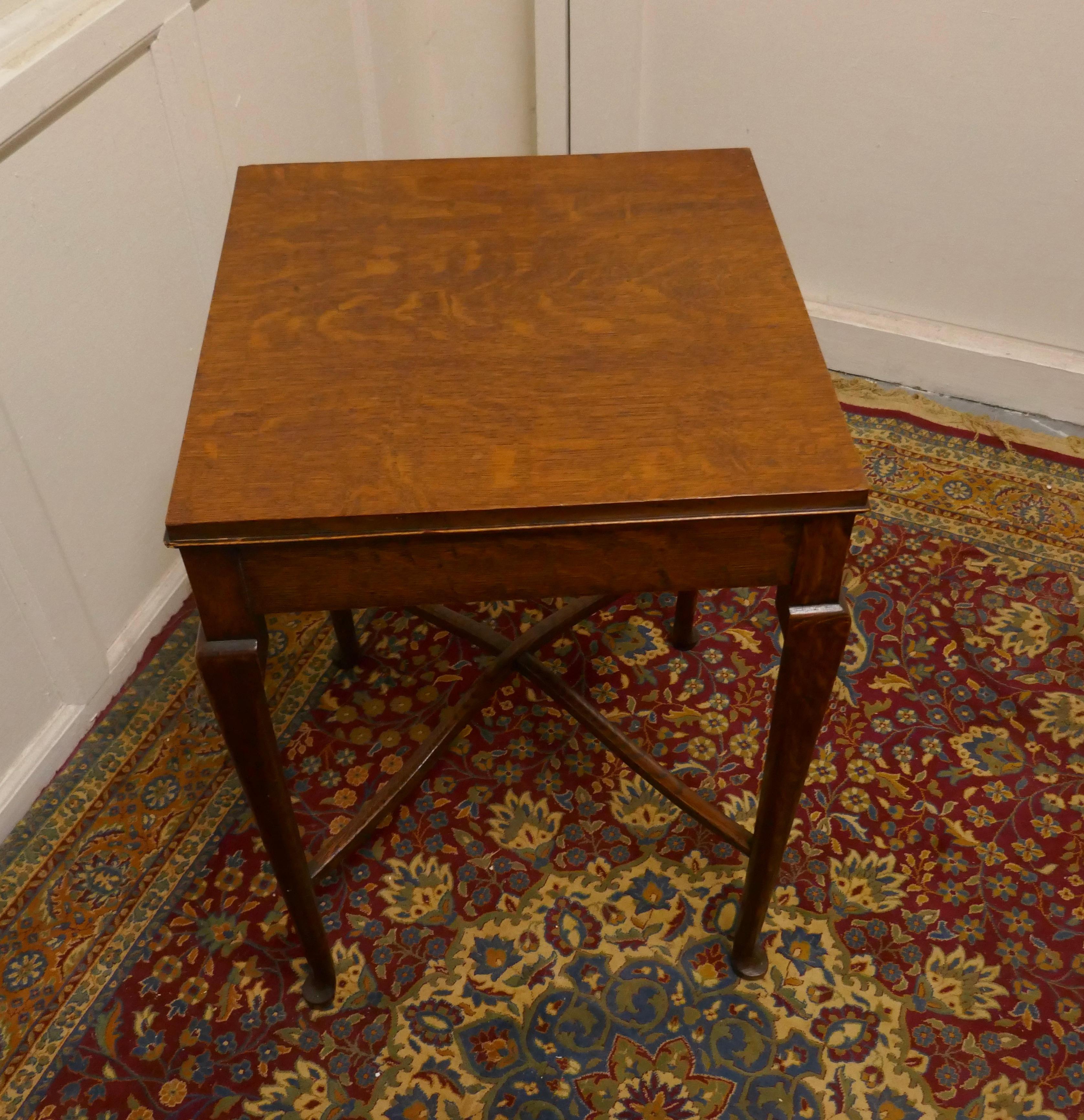 Arts & Crafts Golden Oak Table In Good Condition For Sale In Chillerton, Isle of Wight