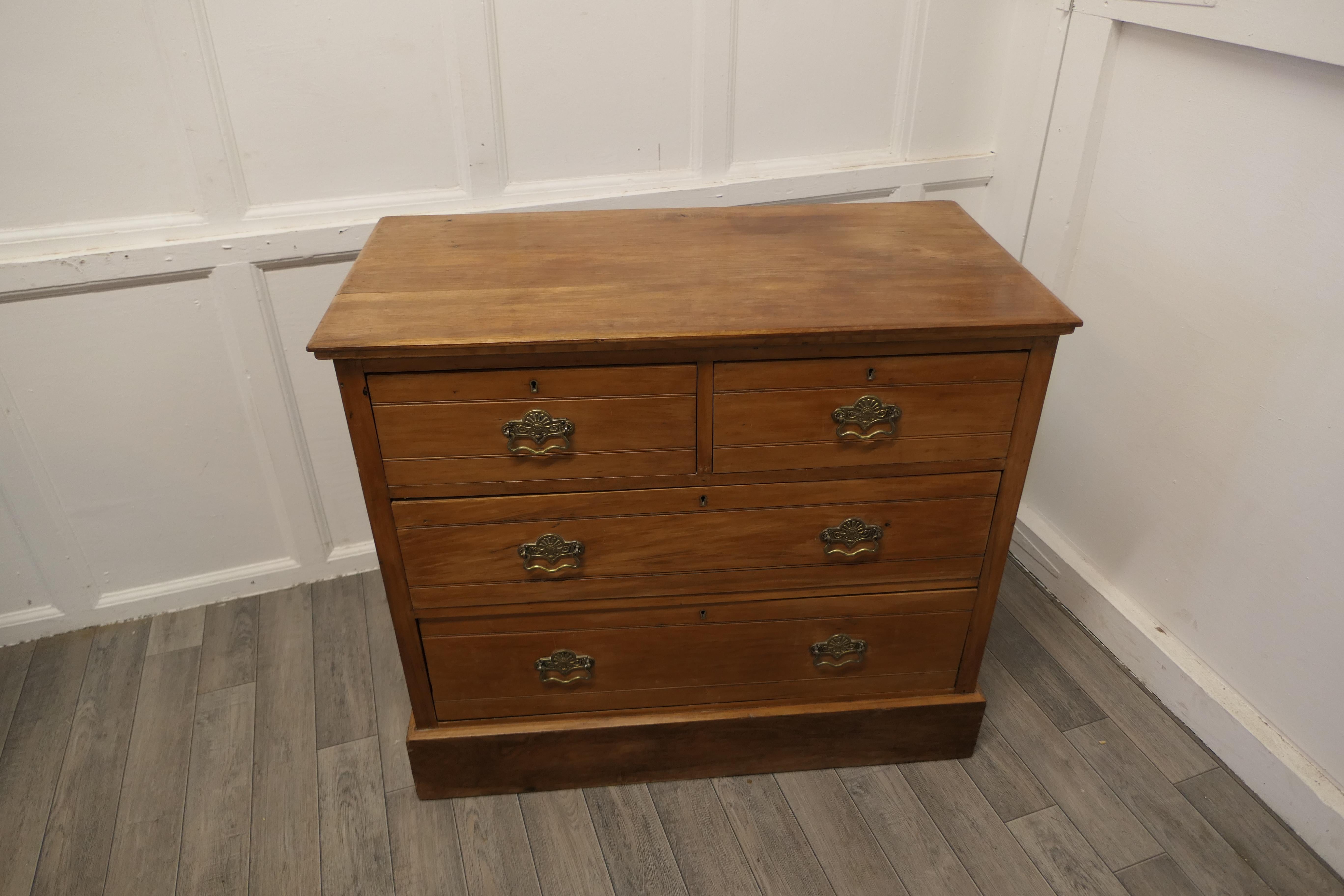 Arts and Crafts Golden Walnut Chest of Drawers In Good Condition For Sale In Chillerton, Isle of Wight