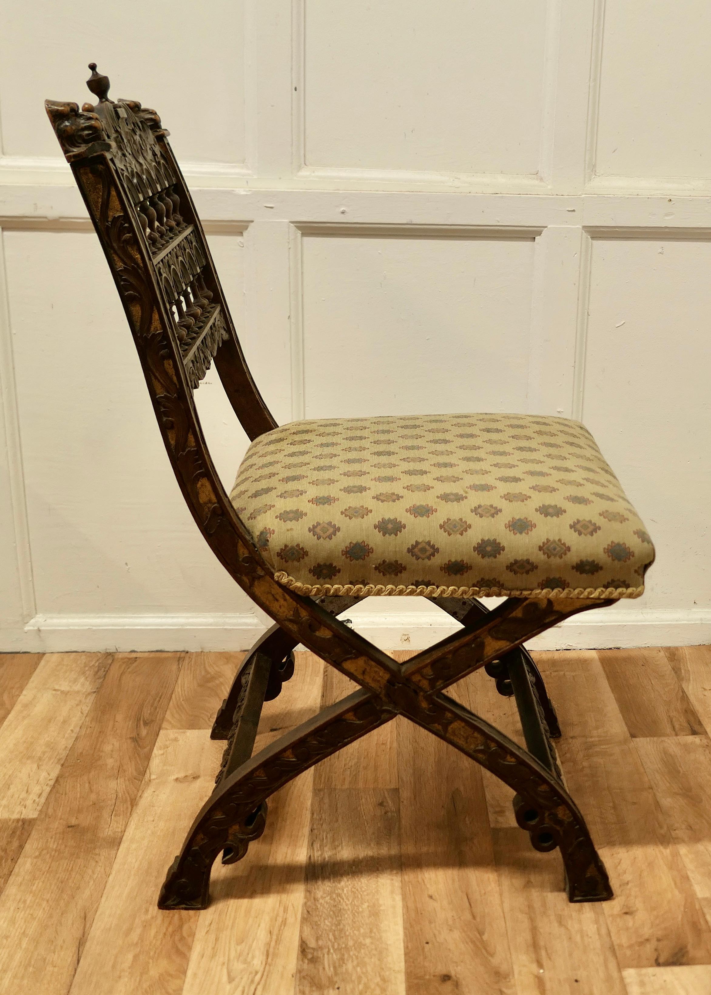 Sedia gotica a X con telaio in Oak intagliato di Art and Crafts In condizioni buone in vendita a Godshill, Isle of Wight