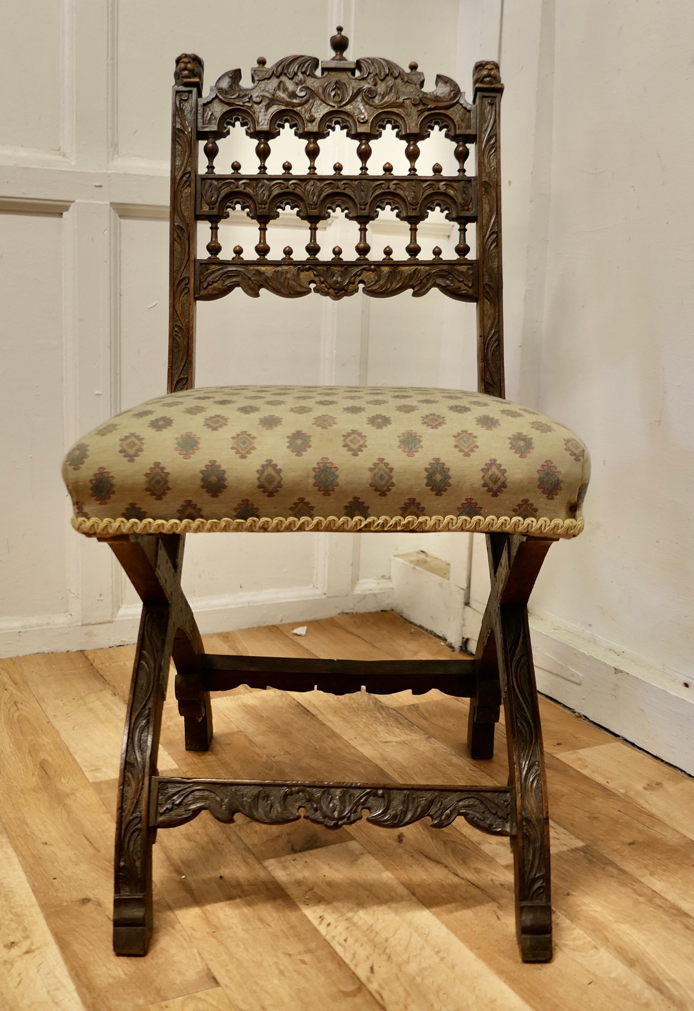 XIXe siècle Chaise en chêne sculpté Arts and Crafts Gothic X Frame en vente