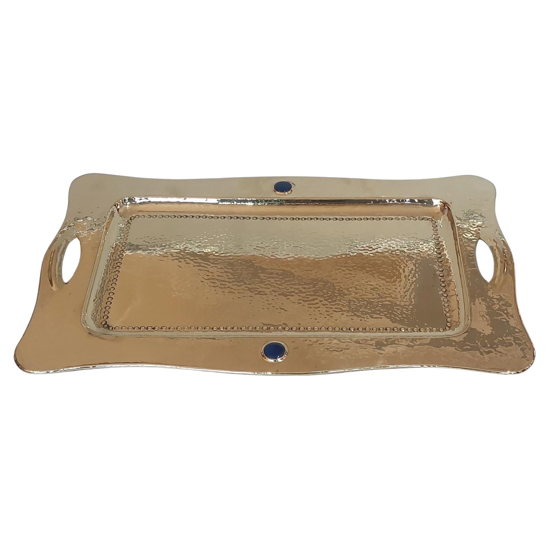 Arts and Crafts Tablett aus gehämmertem Messing