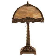 Arts and Crafts-Lampe aus gehämmertem Kupfer