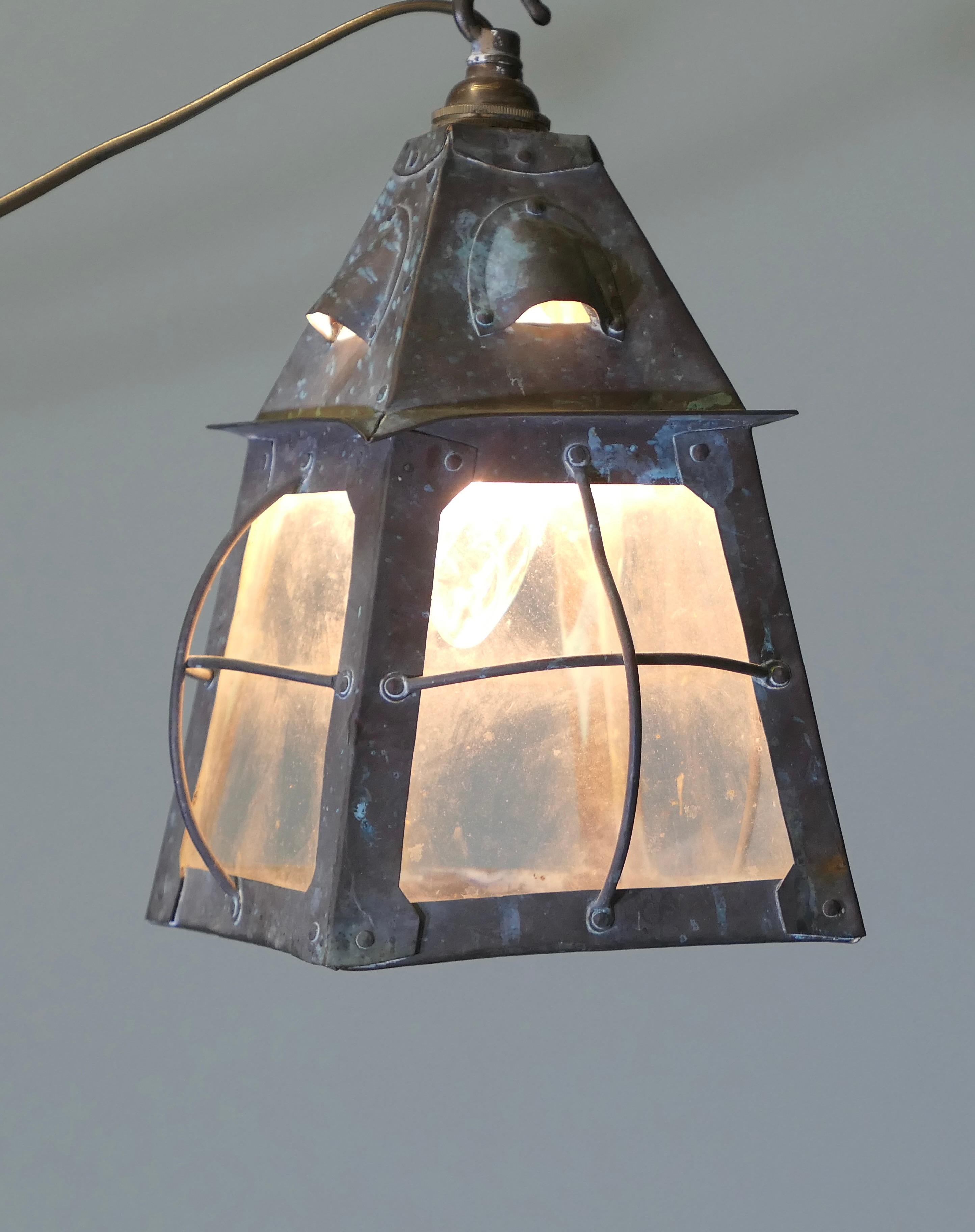 Lámpara de techo Arts and Crafts Hand Beaten Copper Hall Lantern Artes y manualidades en venta