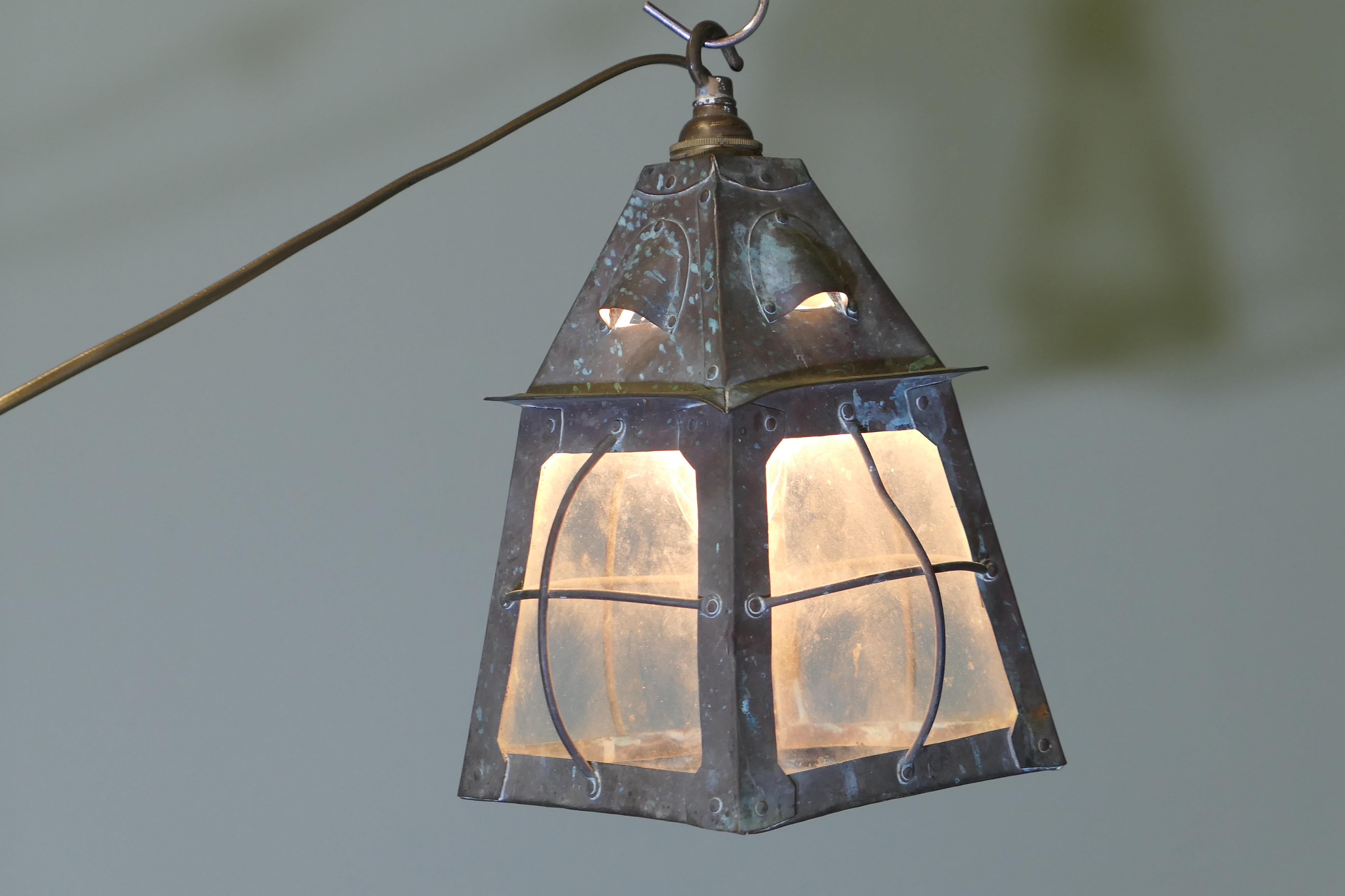 Lámpara de techo Arts and Crafts Hand Beaten Copper Hall Lantern en venta 1