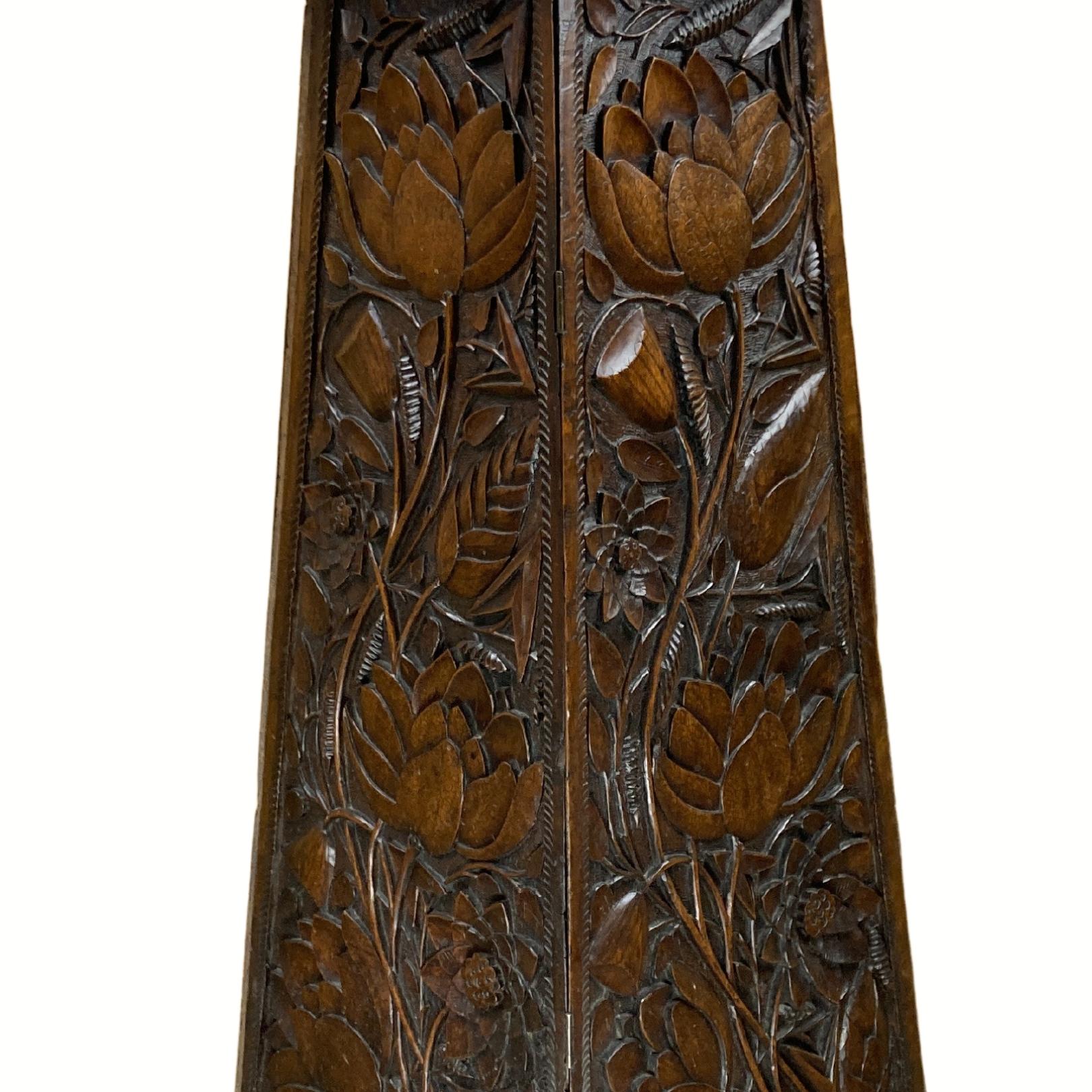 An extraordinary detailed hand carved arts and crafts pedestal from england, ca 1880. This large pedestal ( 120 cm ) originally was foldable, over time it has been fastened on the inside as can be seen in the last pic, the top has also been fastened