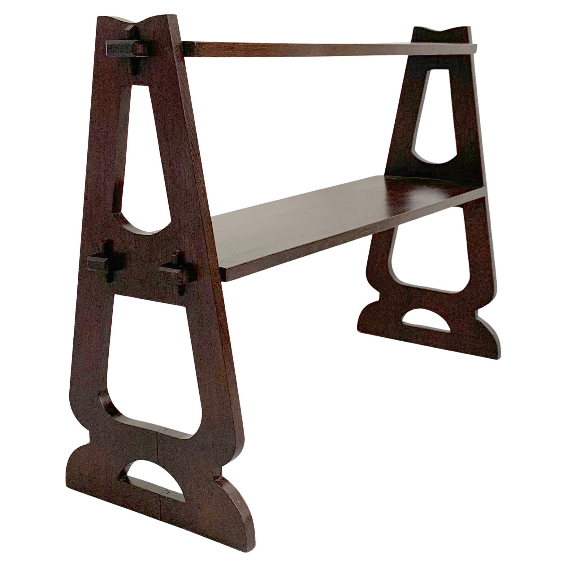 Scaffale in legno artigianale Arts and Crafts, circa 1910, Regno Unito. in vendita