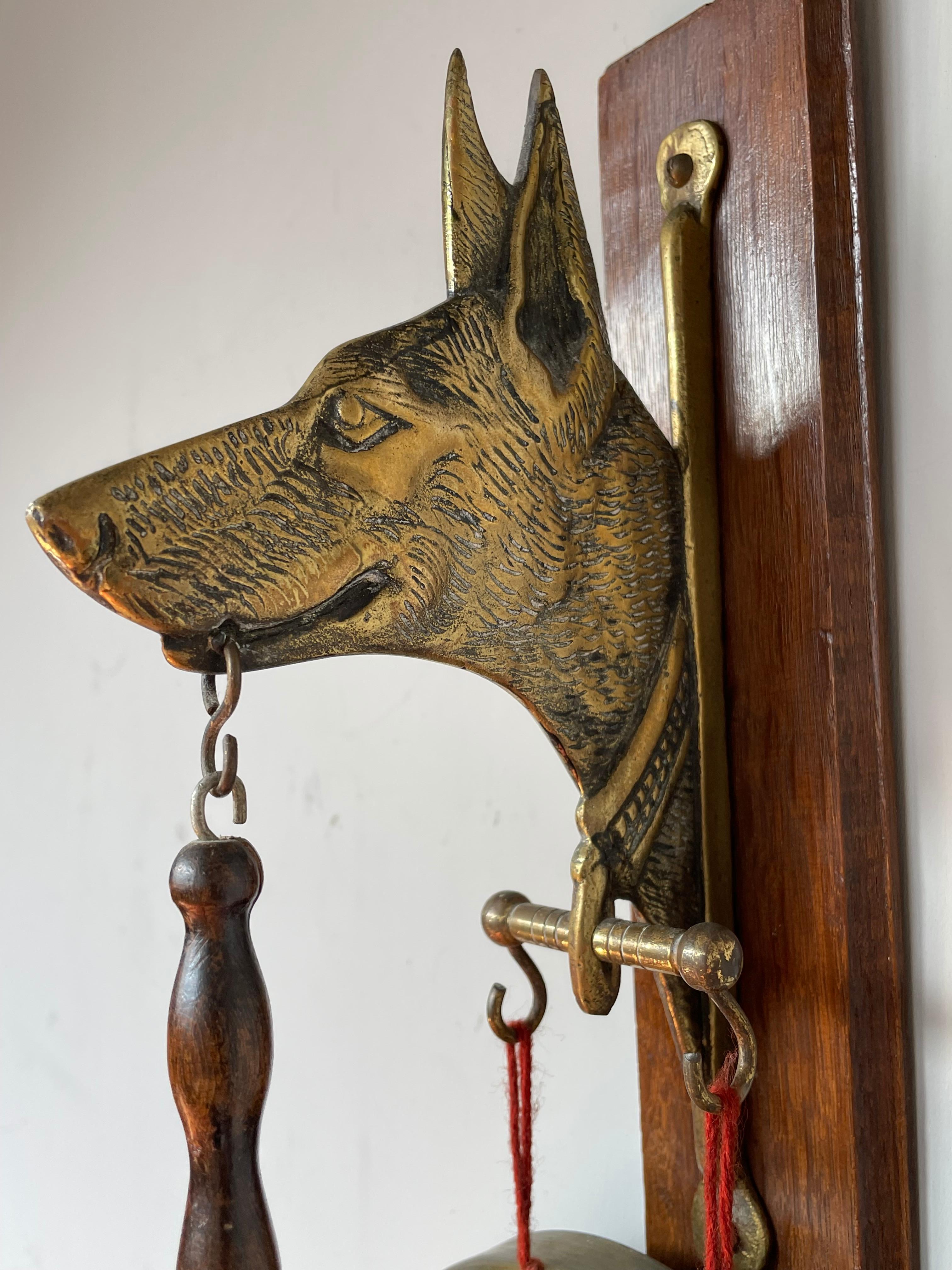 Arts & Crafts House Gong for Wall Mounting with Bronze Sheepdog Sculpture, 1920 In Excellent Condition In Lisse, NL