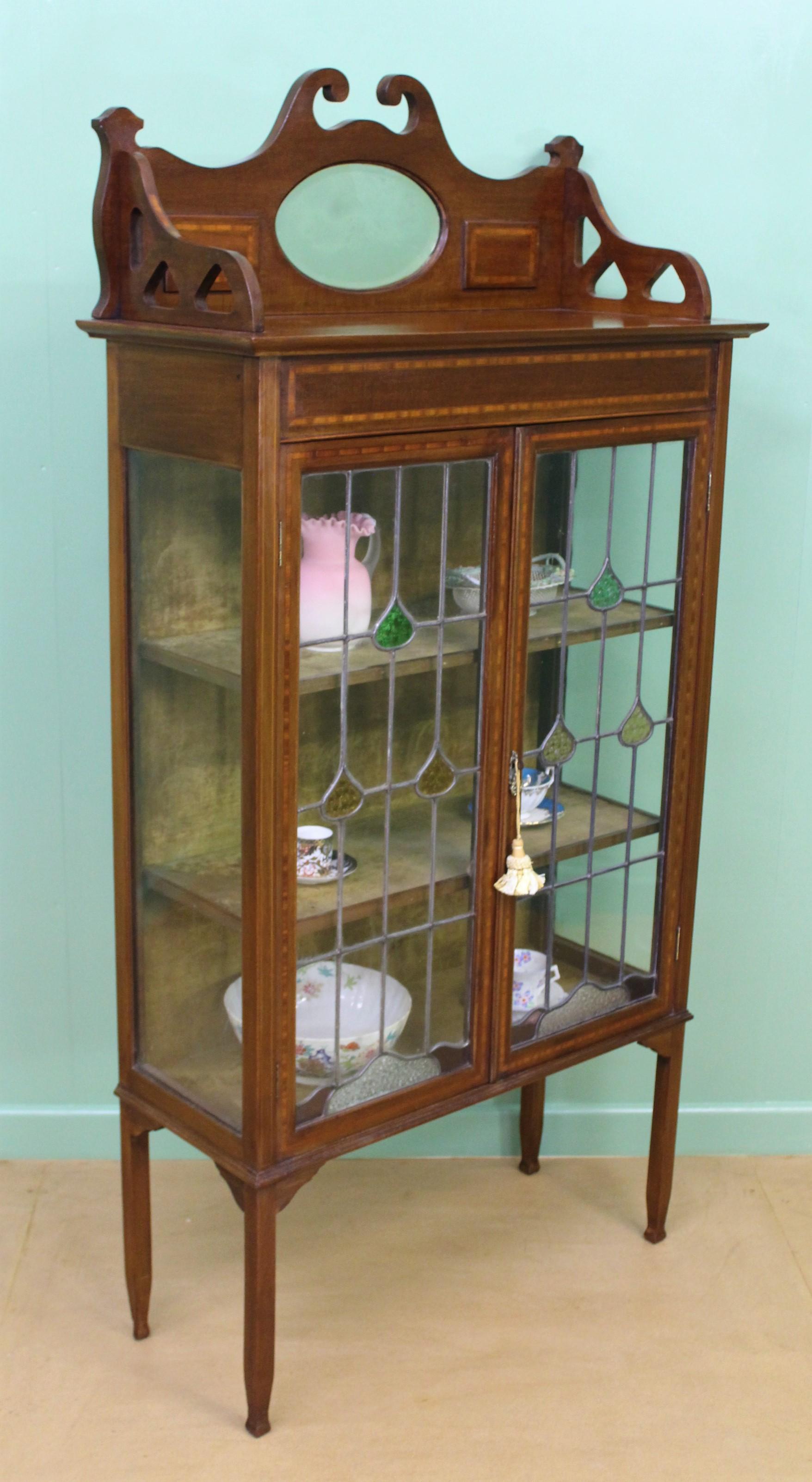 Arts & Crafts Inlaid Mahogany Display Cabinet For Sale 4
