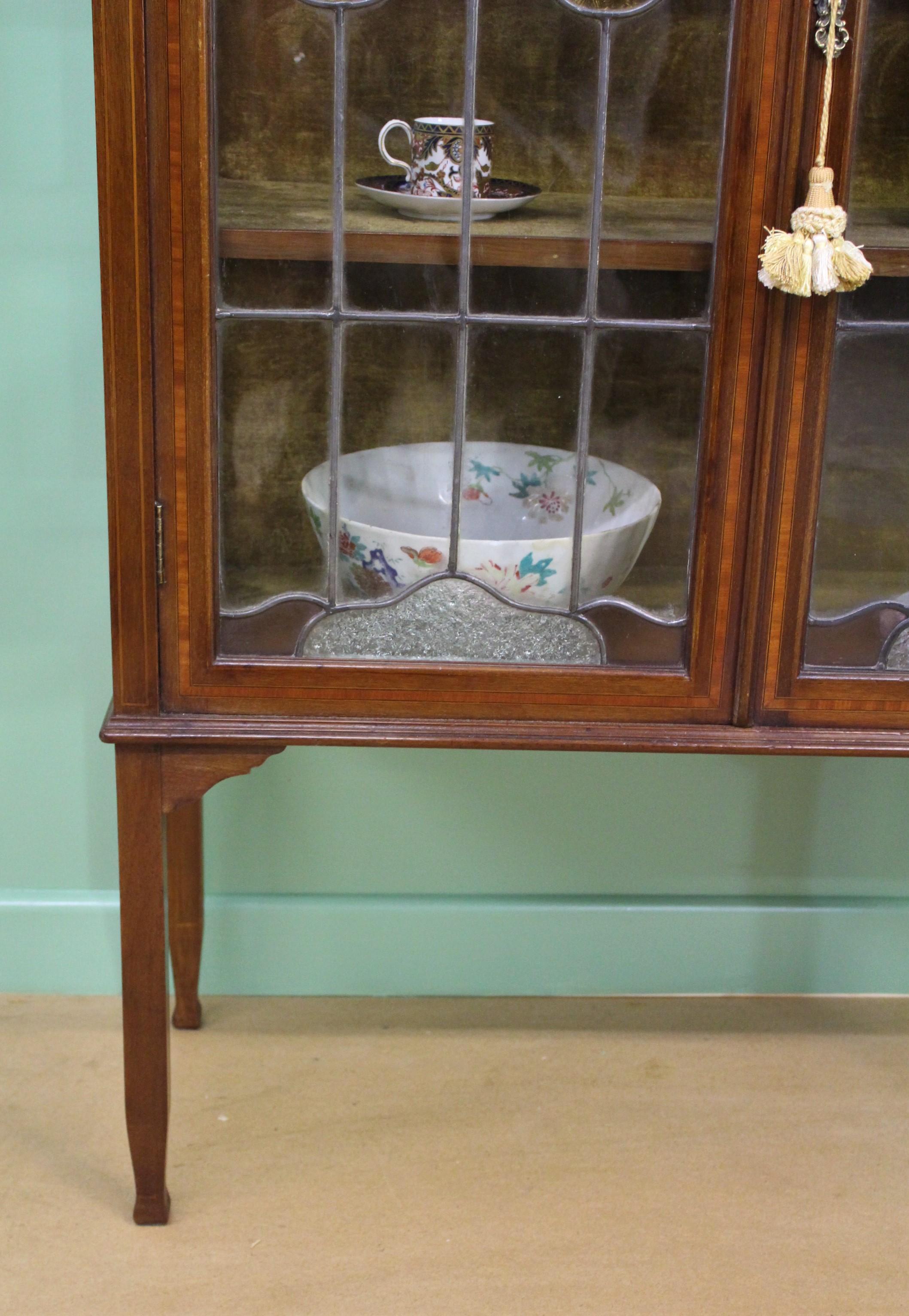 Arts & Crafts Inlaid Mahogany Display Cabinet In Good Condition For Sale In Poling, West Sussex