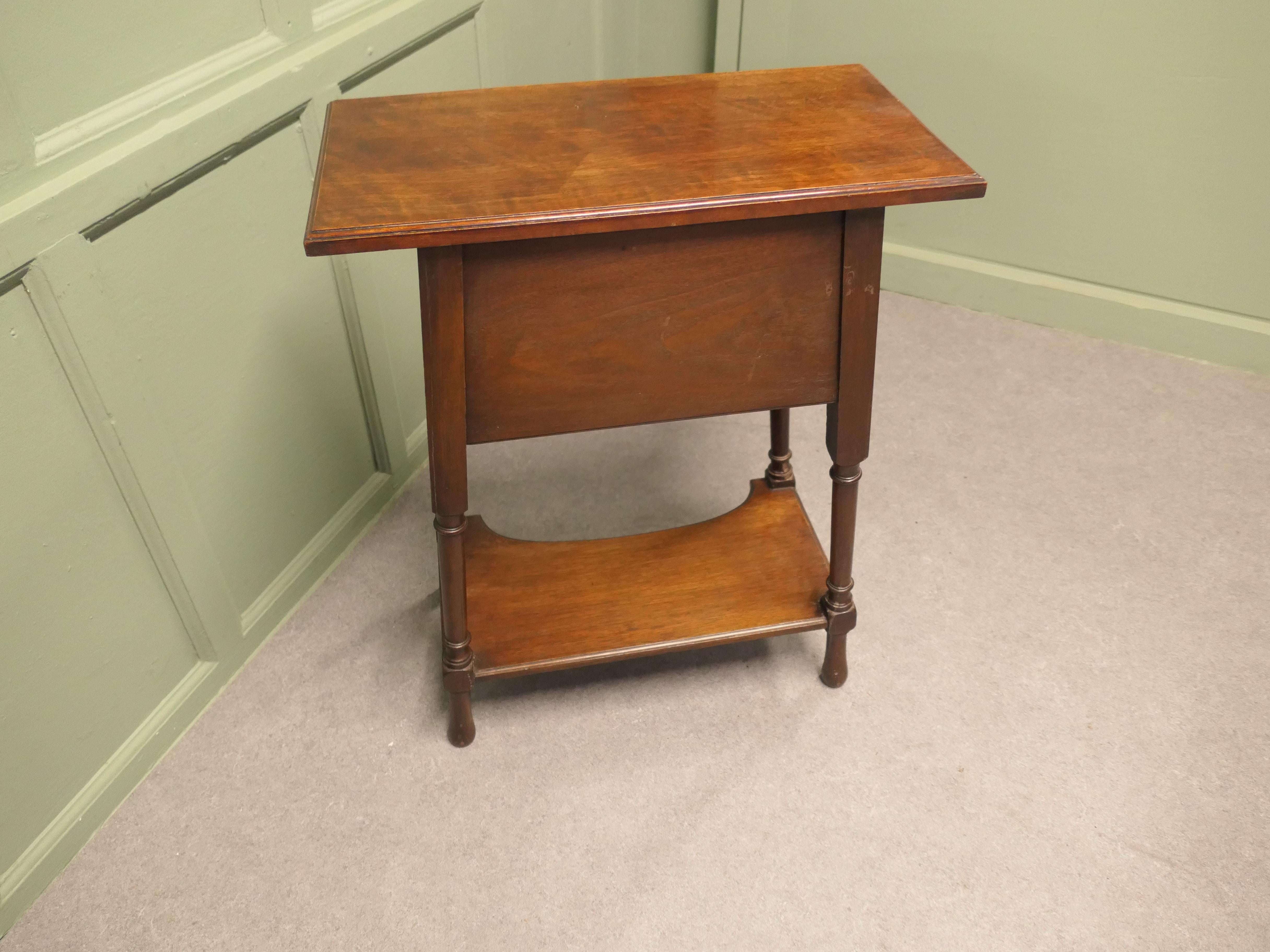 Arts and Crafts Jeweller’s Side Table In Good Condition For Sale In Godshill, Isle of Wight