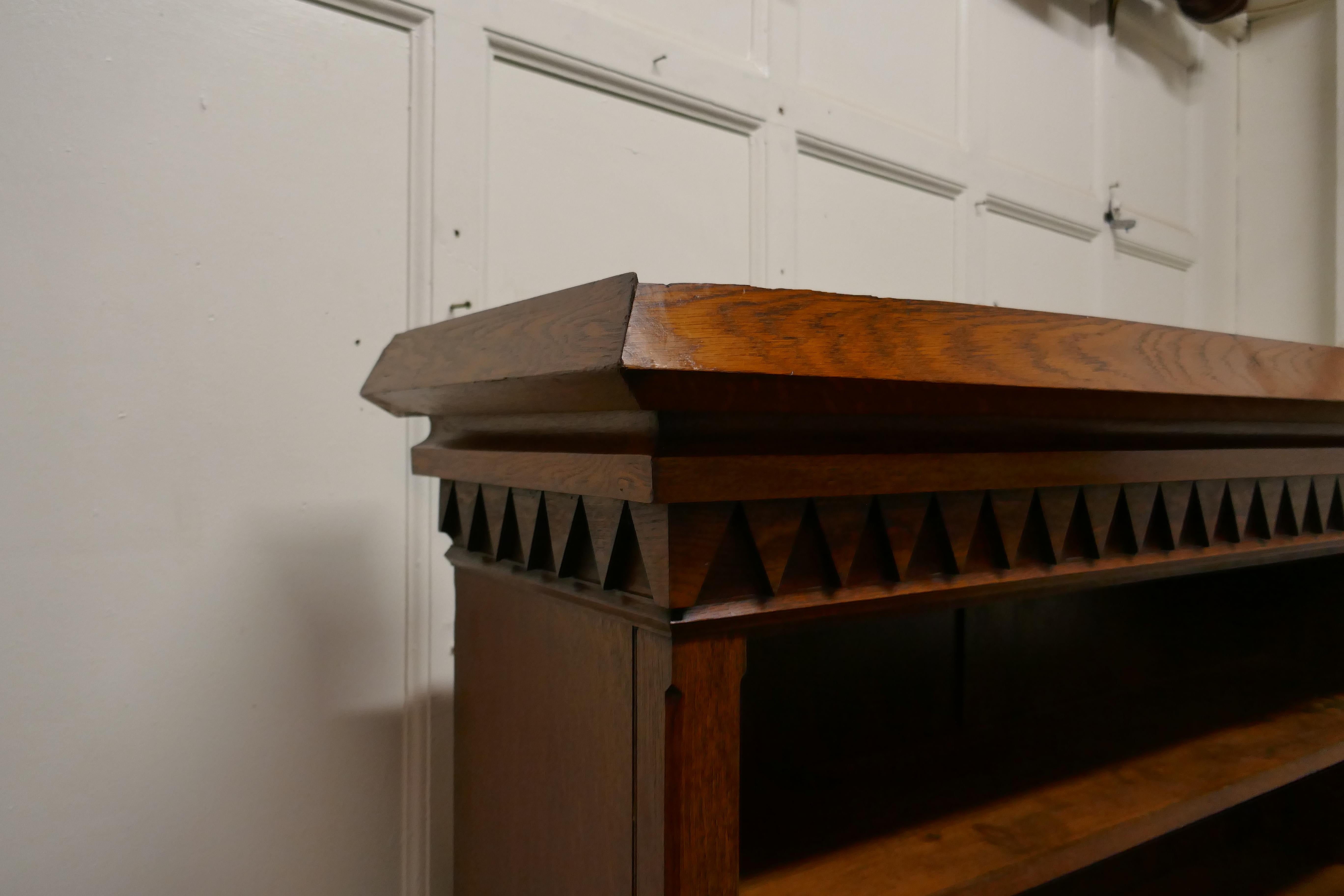 Arts & Crafts Large Golden Oak Open Bookcase In Good Condition For Sale In Godshill, Isle of Wight