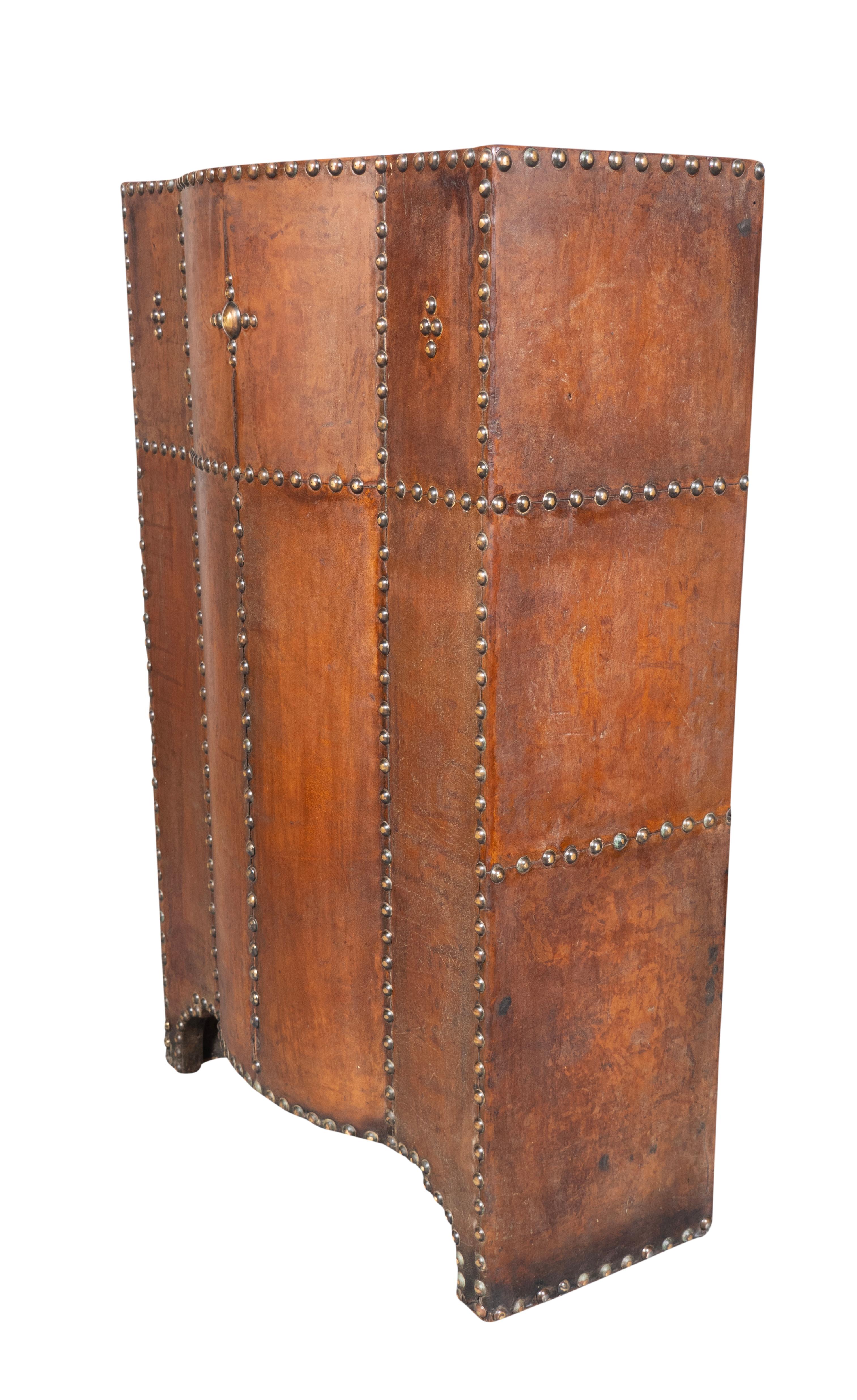 Ottone Portaombrelli in pelle e borchie d'ottone di Arts and Crafts in vendita