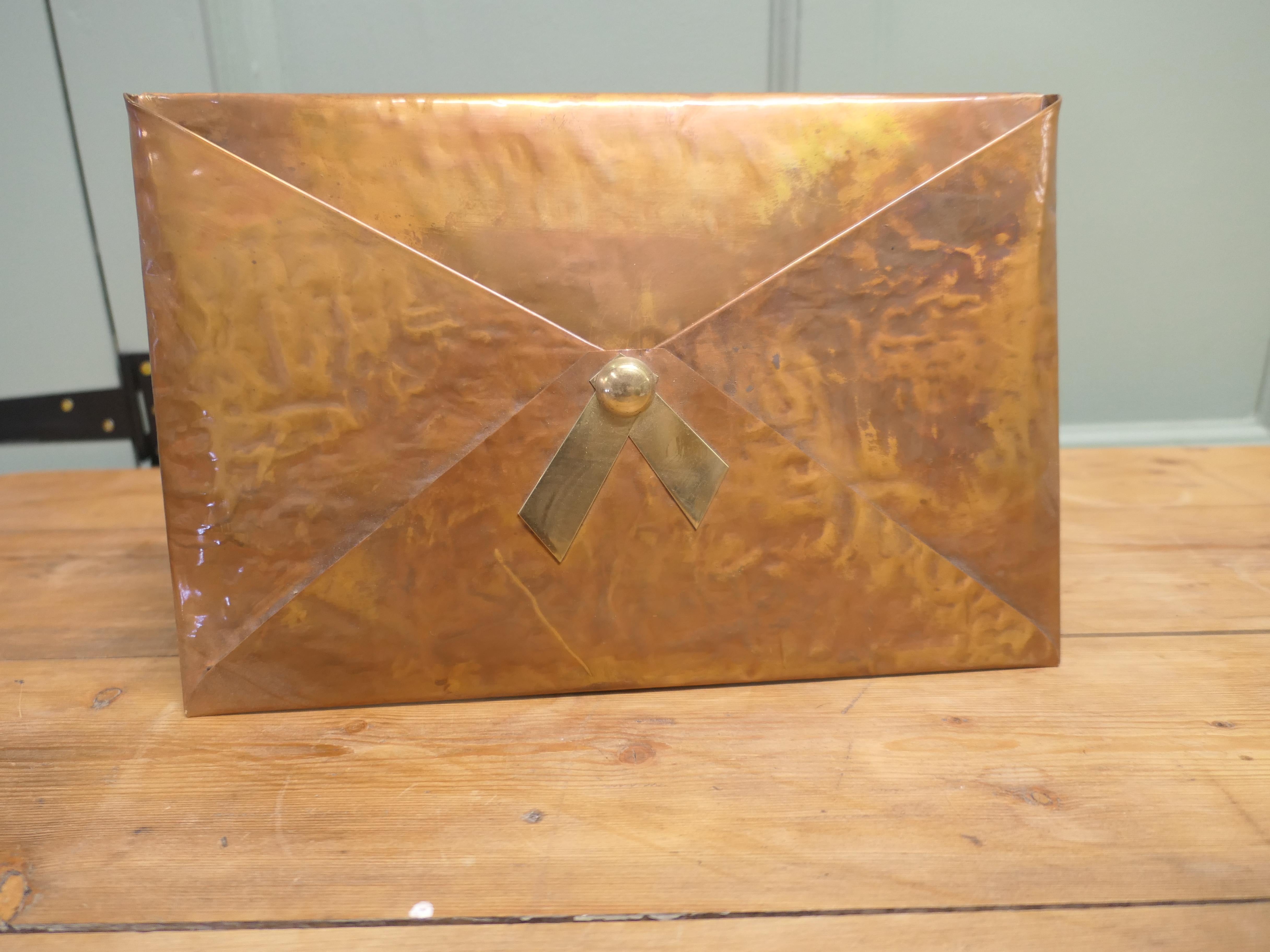 Arts and Crafts Briefständer, Kupfer Umschlag Ein tolles Stück im Zustand „Gut“ im Angebot in Godshill, Isle of Wight