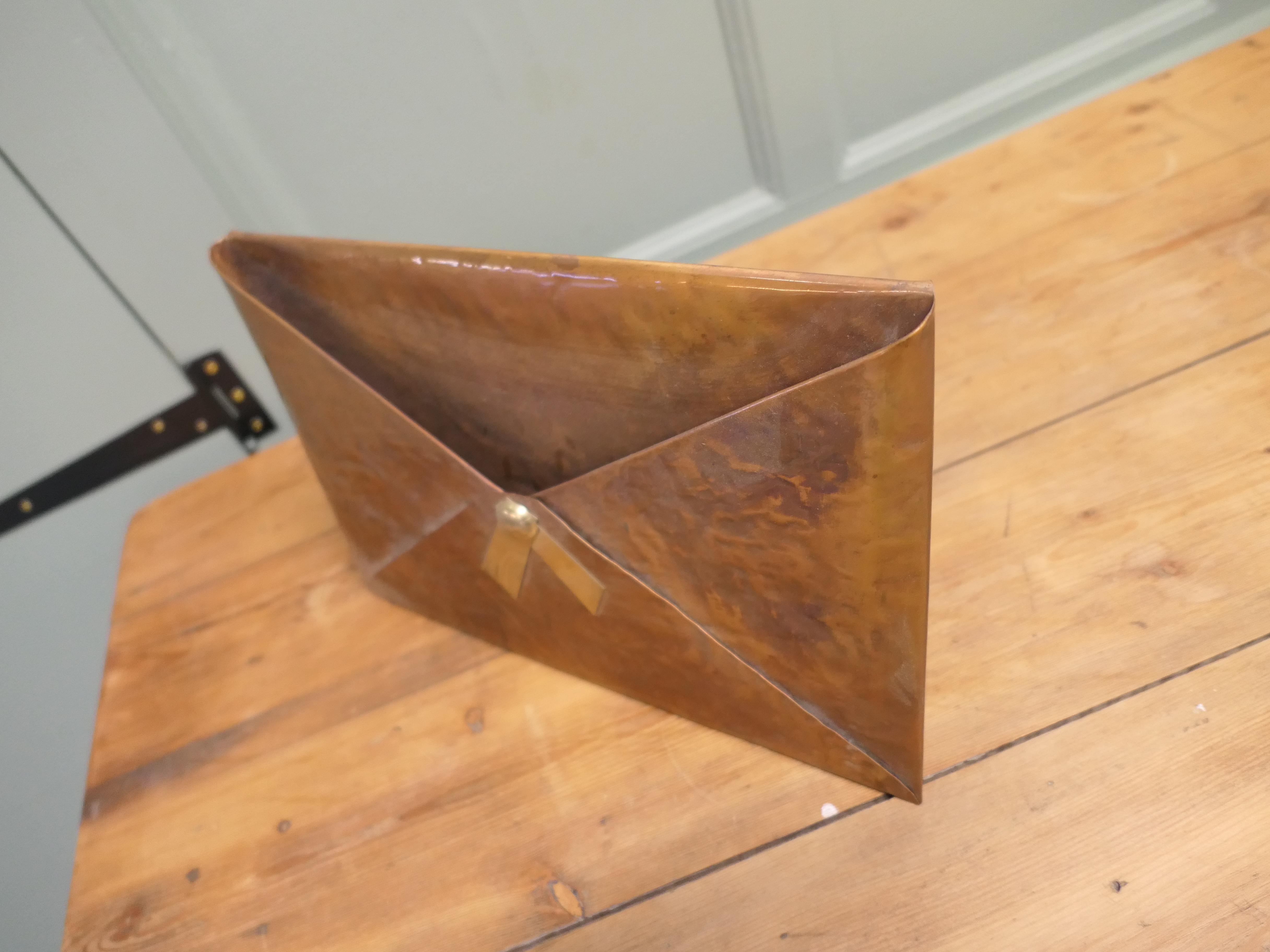 Arts and Crafts Briefständer, Kupfer Umschlag Ein tolles Stück im Angebot 2