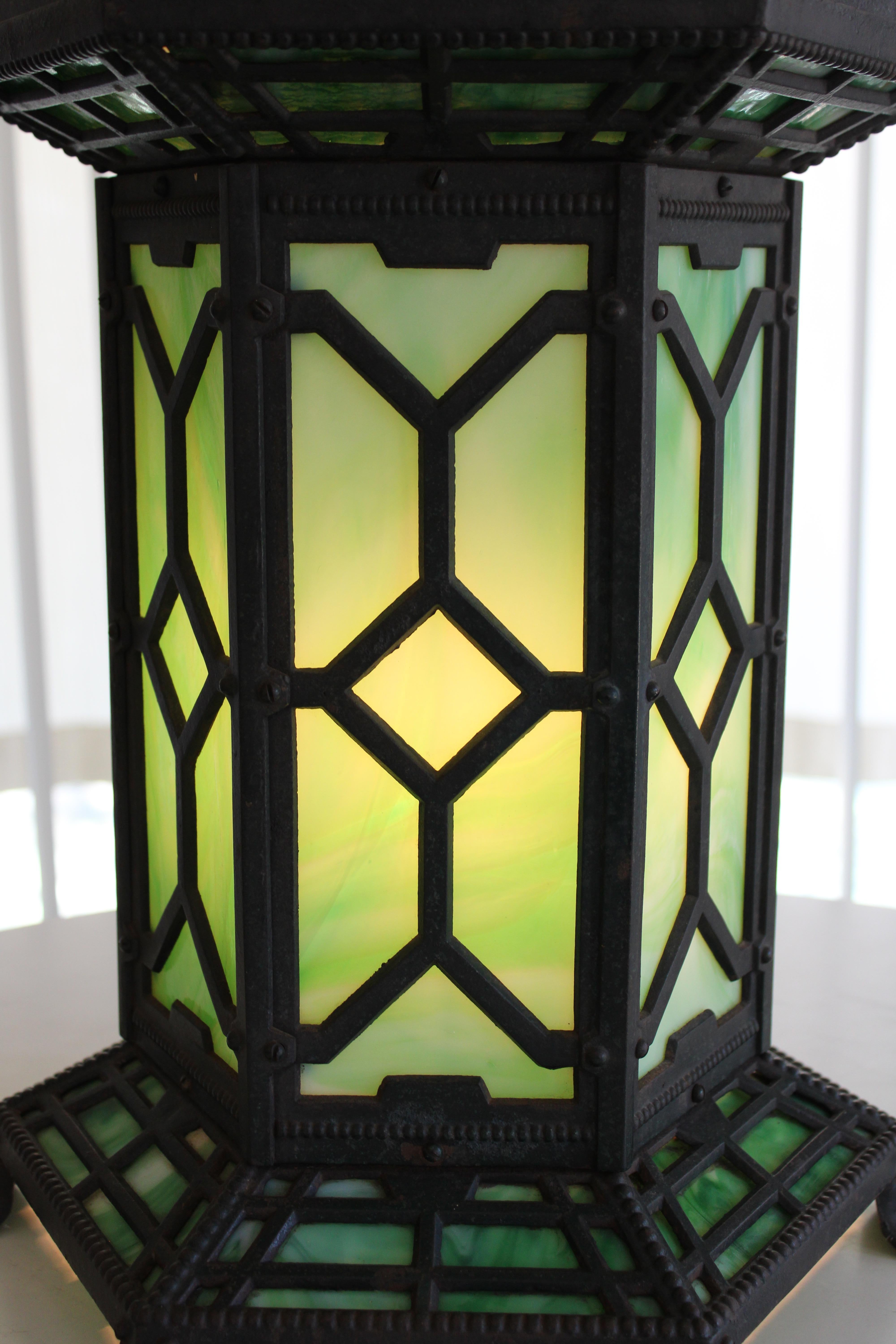Arts and Crafts Lighted Table Lamp Attrib. to Bradley & Hubbard In Good Condition In Palm Springs, CA