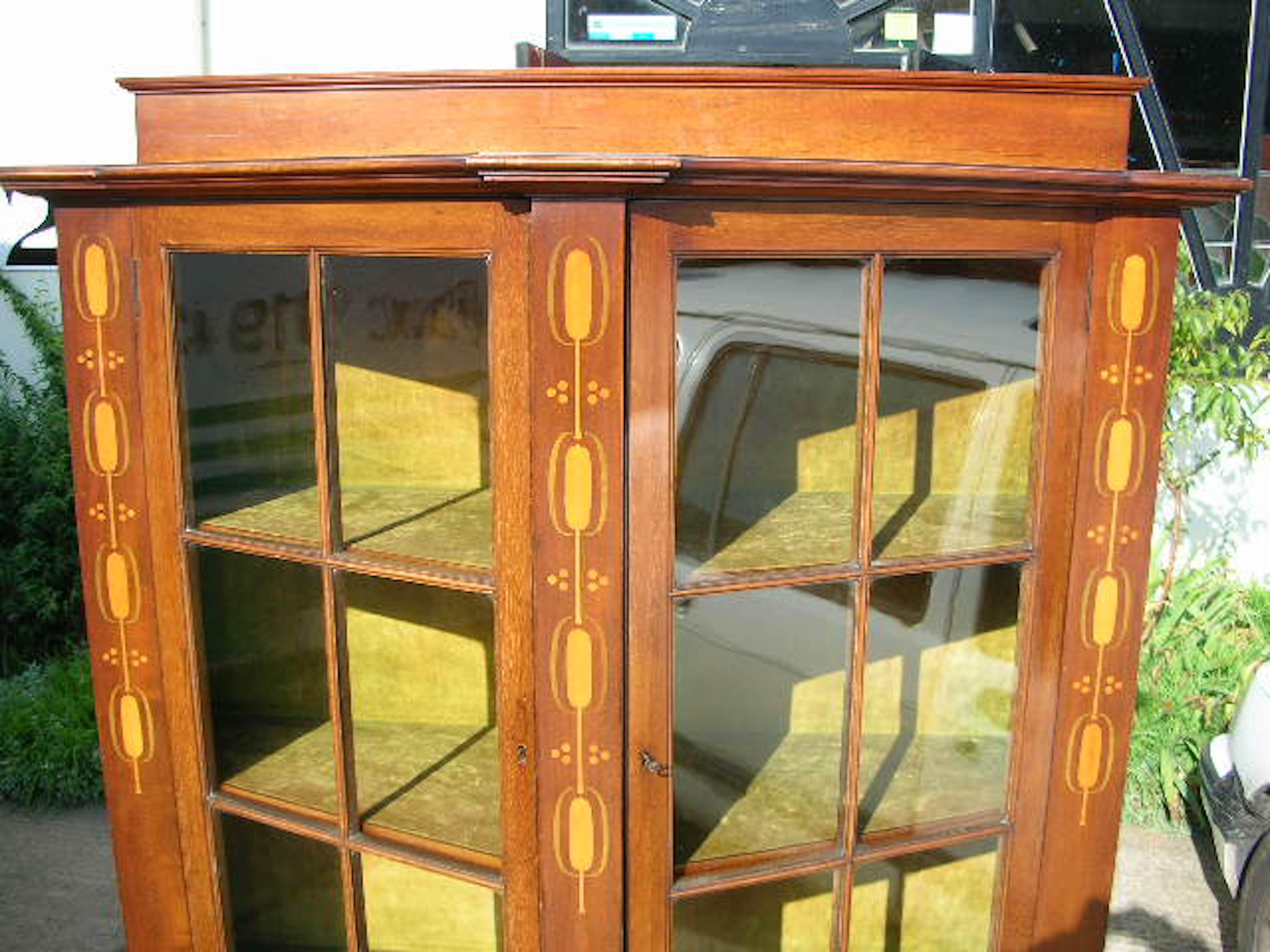 Arts and Crafts Mahogany Display Cabinet designed by G M Ellwood In Good Condition For Sale In London, GB