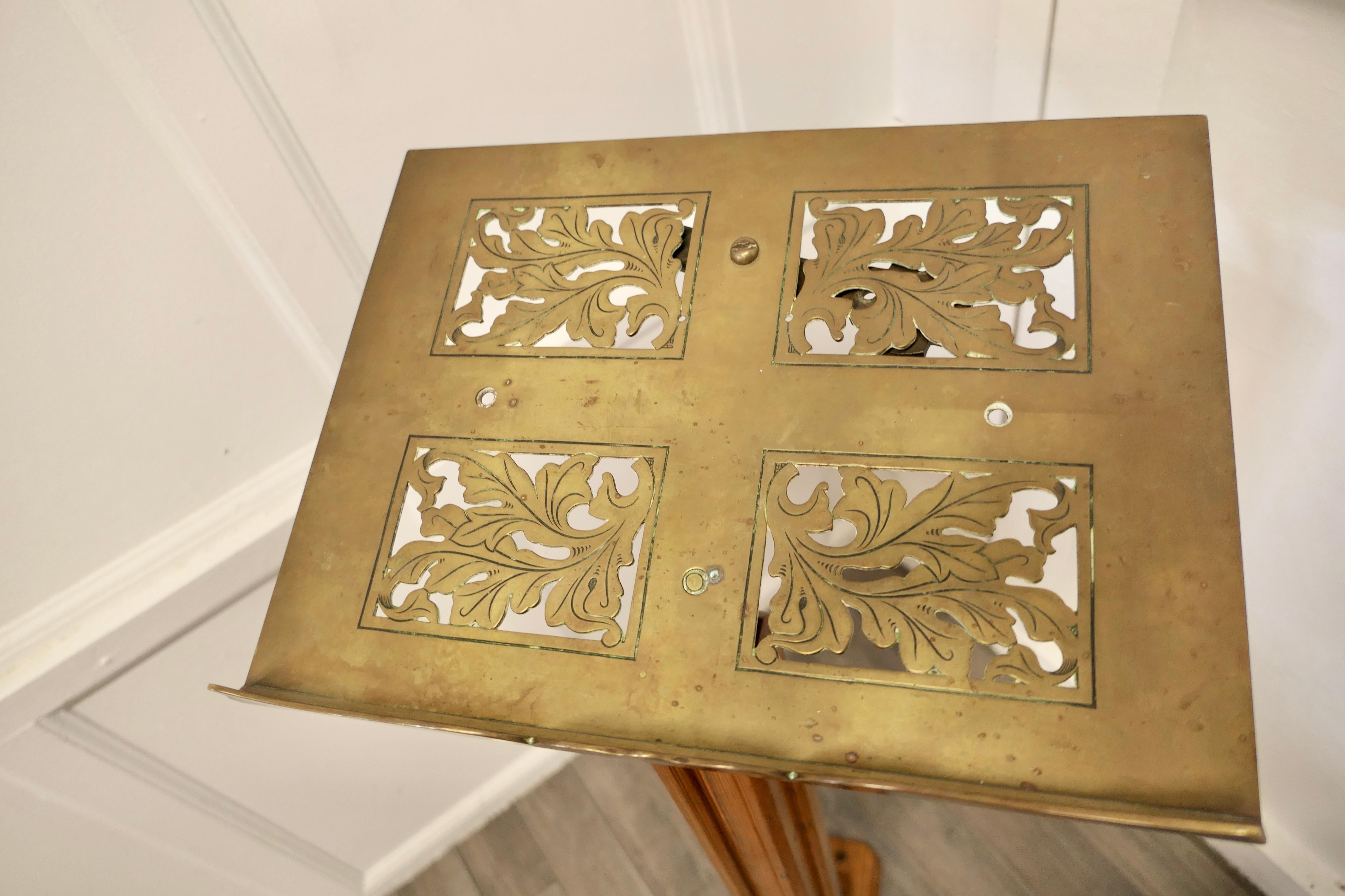 Arts and Crafts Menu Podium, Maître d' Stand 2