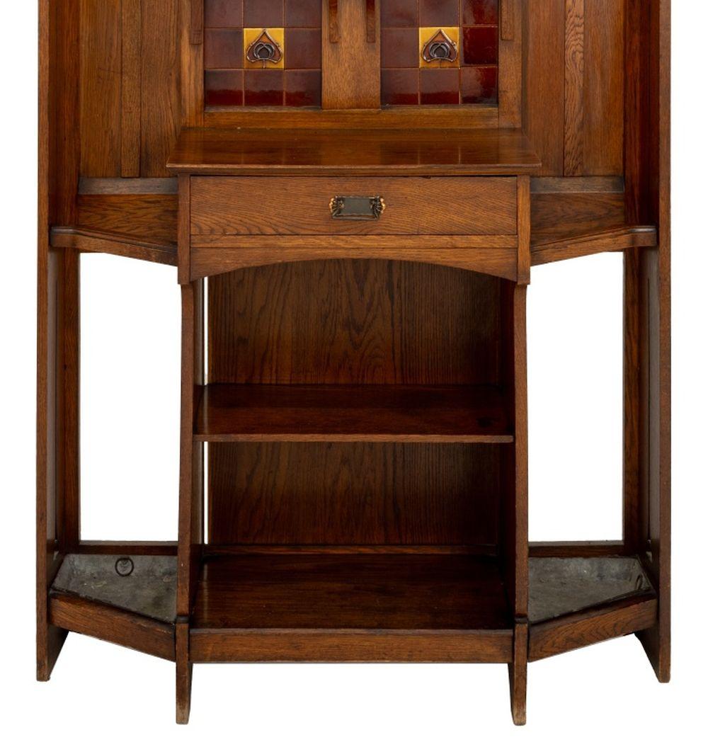 Arts and Crafts Mirrored Oak Hall Stand In Good Condition In Astoria, NY