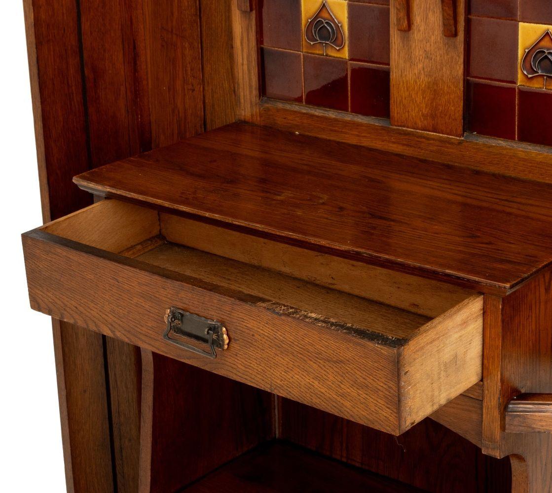 Arts and Crafts Mirrored Oak Hall Stand 4