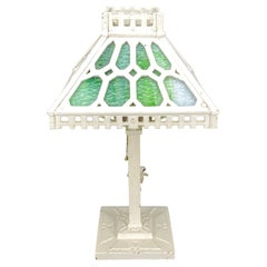 Arts and Crafts-Tischlampe aus Glas und Eisen im Missionsstil