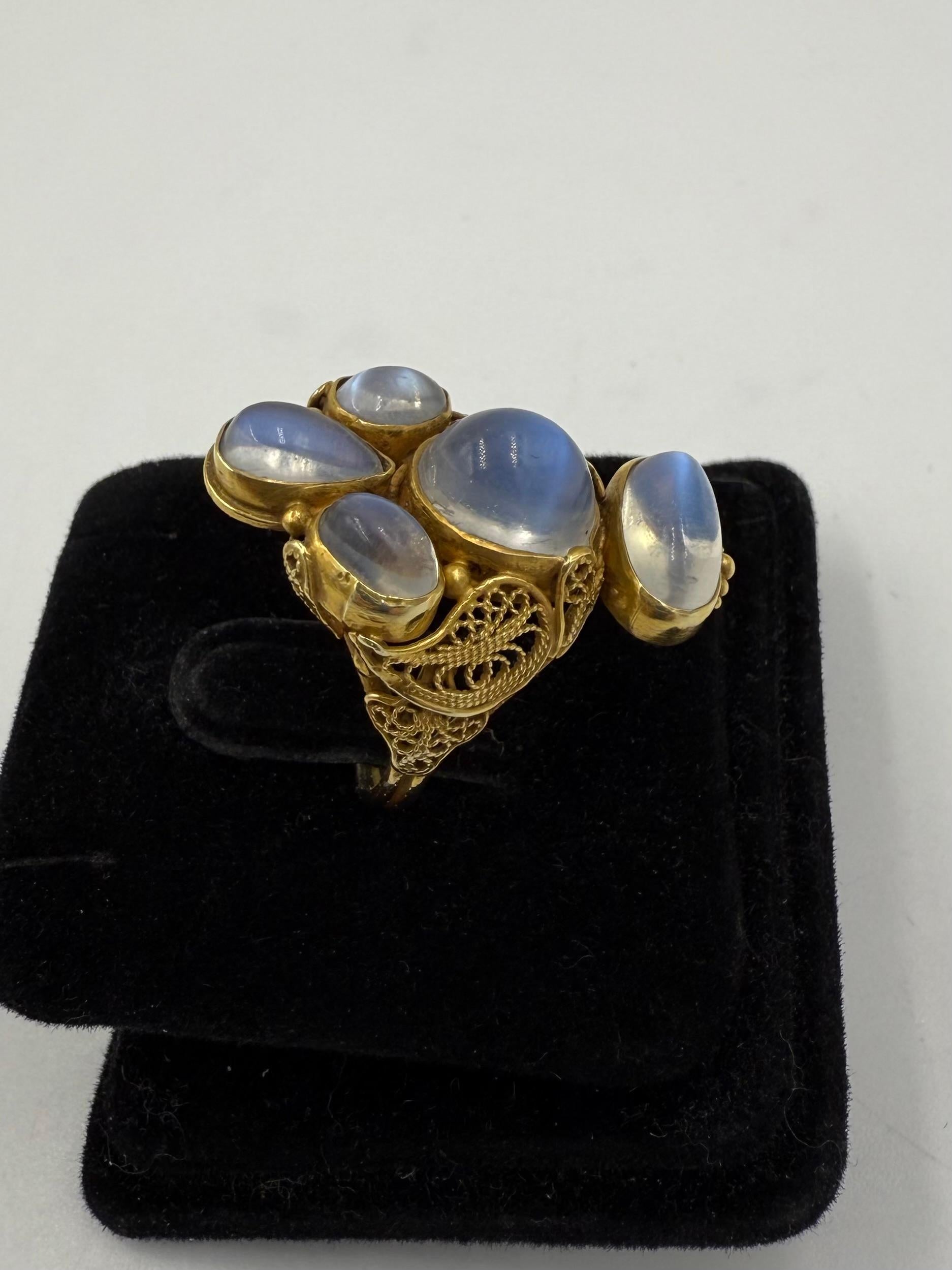 Taille cabochon Bague en or jaune 14k Arts And Crafts Moonstone Circa 1915 en vente