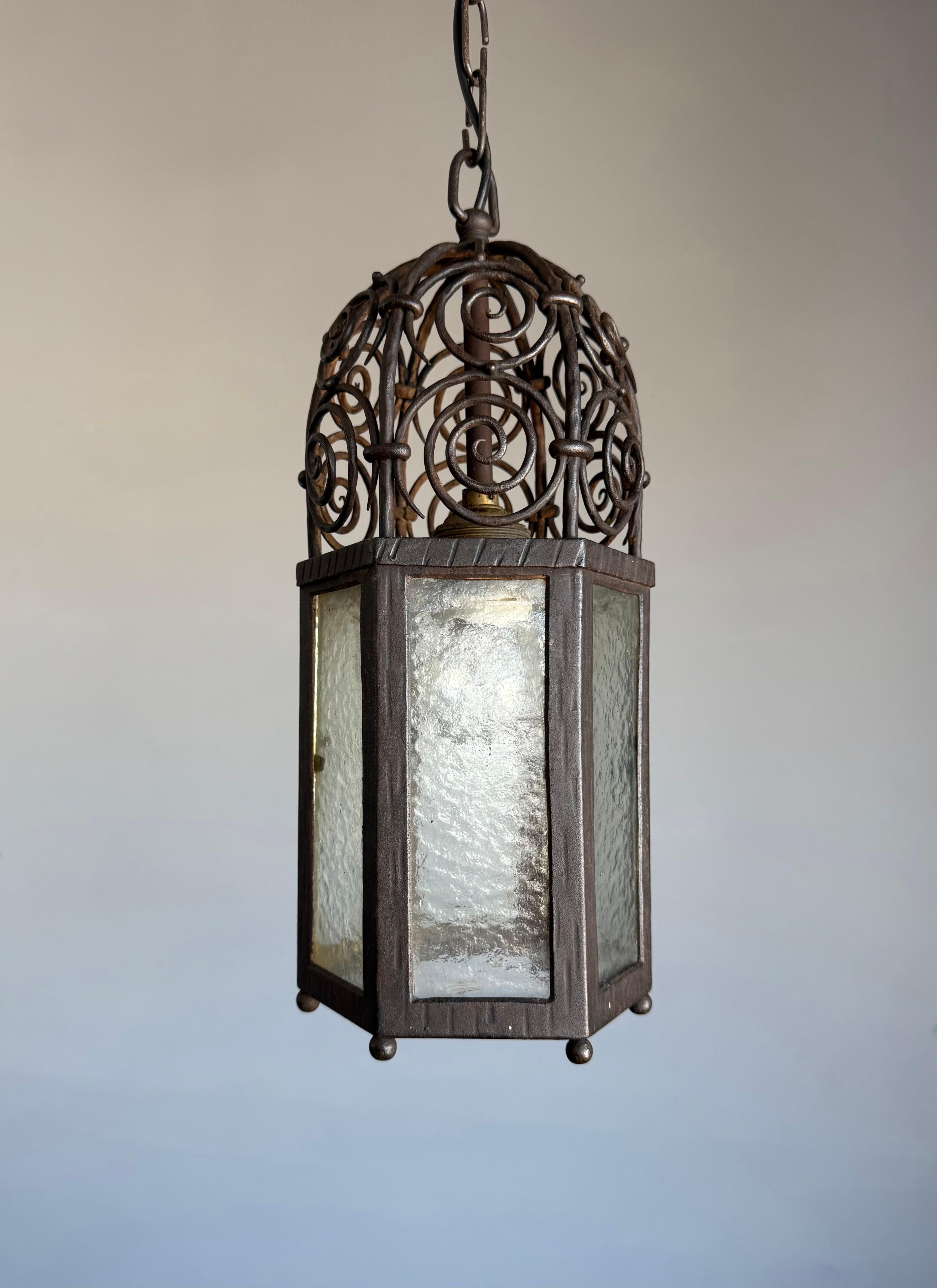 Arts and Crafts, Moorish Inspired Wrought Iron Lantern with Ornate Openwork Top In Good Condition For Sale In Lisse, NL
