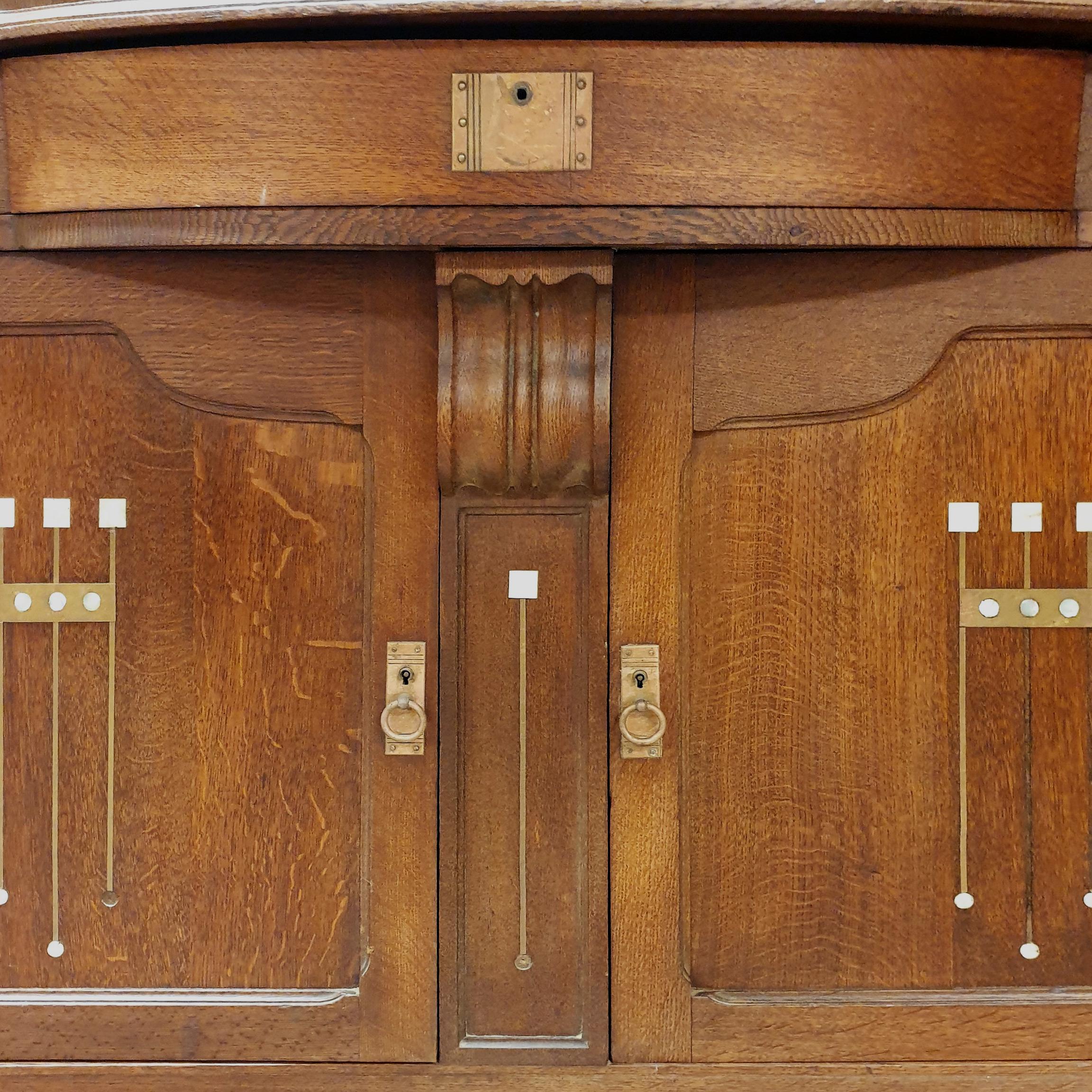 Arts & Crafts Movement Oak Sideboard in the Secessionist Style In Good Condition For Sale In Edenbridge, Kent