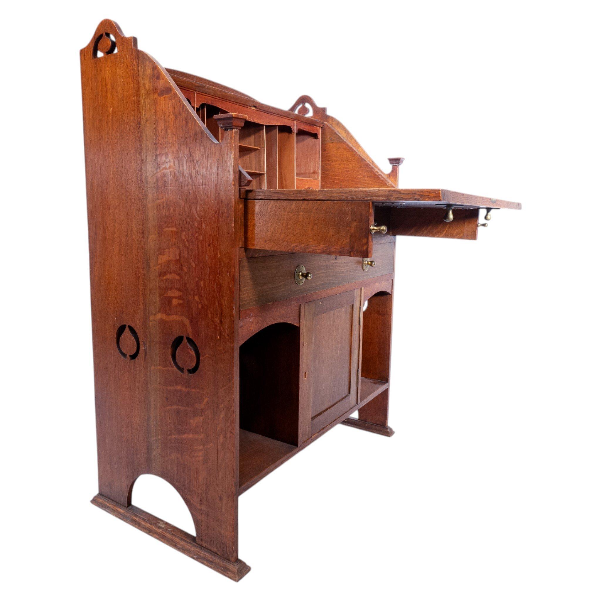Arts and Crafts Büro aus Eiche von George Montague Ellwood für J.S. Henry im Angebot 7