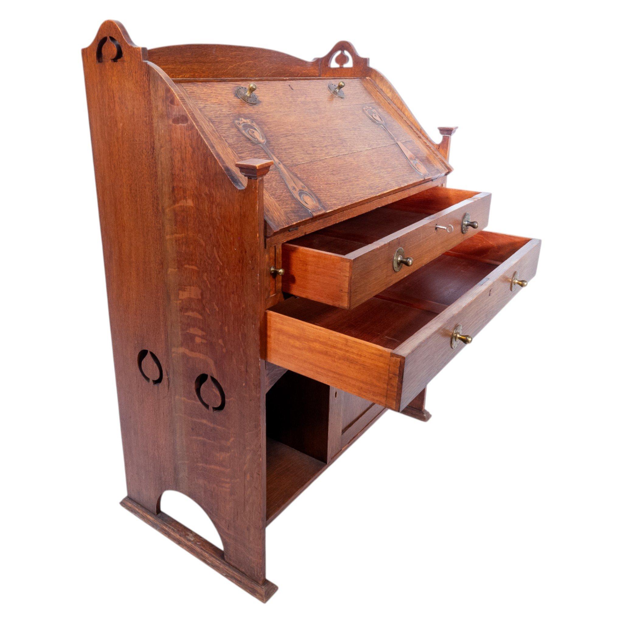 Arts and Crafts Büro aus Eiche von George Montague Ellwood für J.S. Henry im Angebot 8