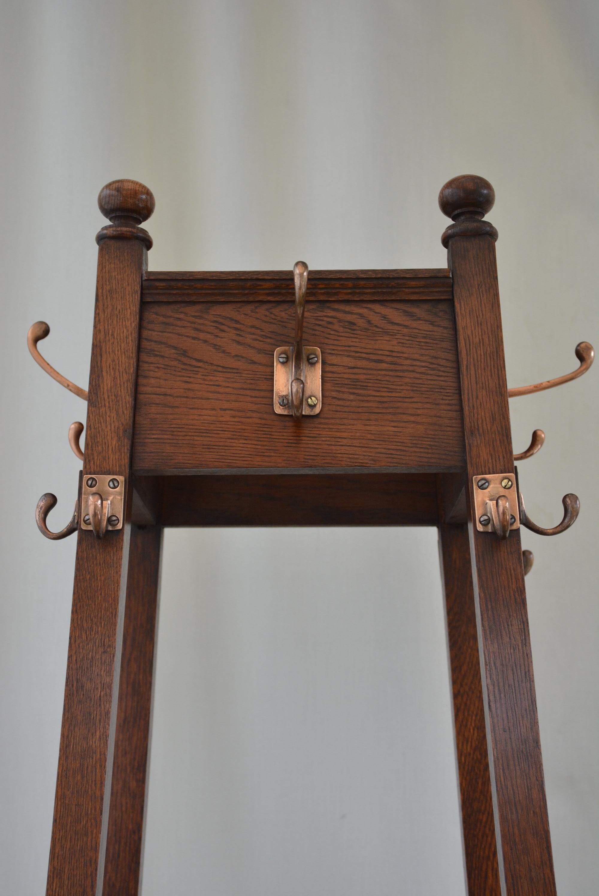 Appendiabiti in quercia Arts and Crafts, Inghilterra, 1890 ca. in vendita 4