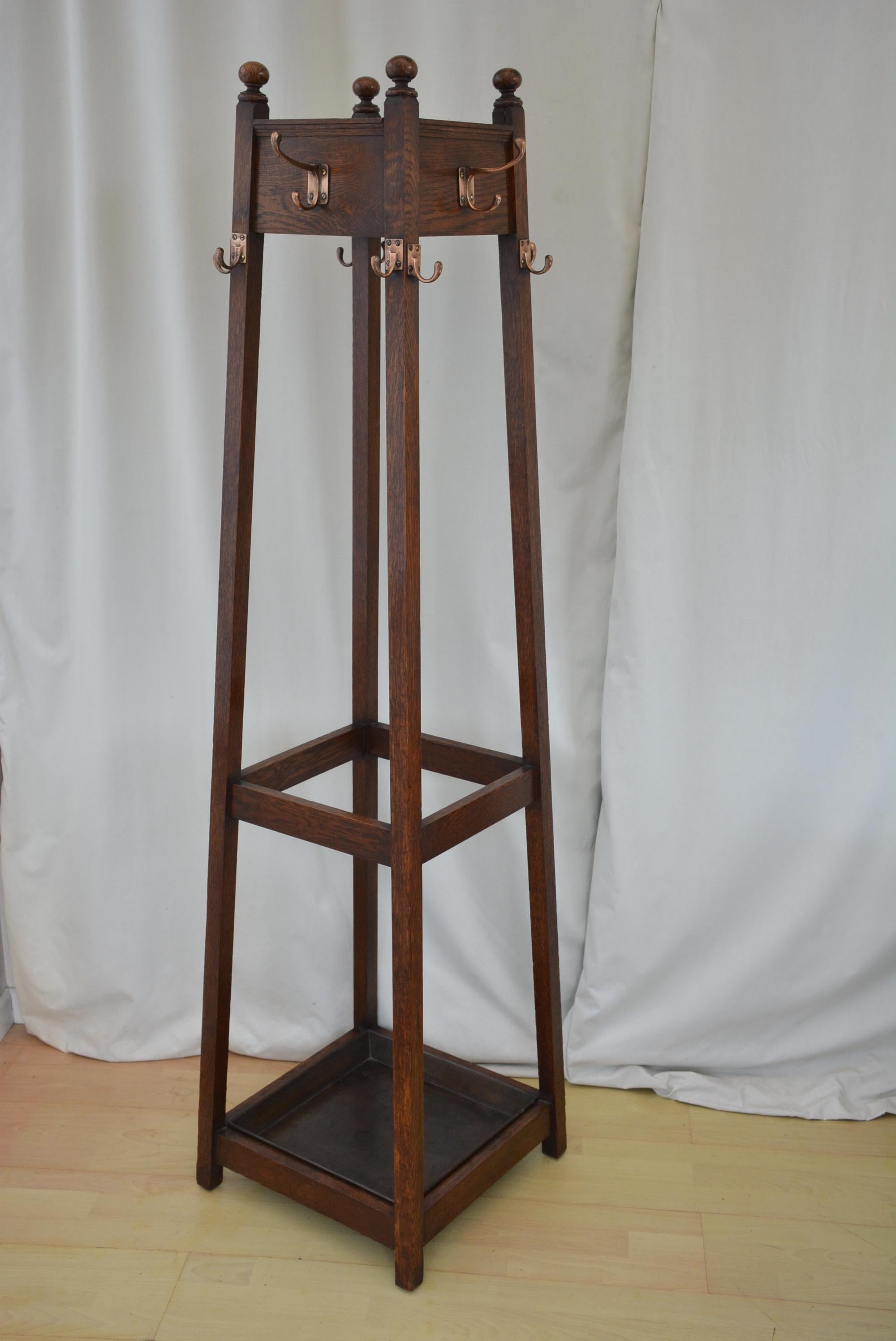 Inglese Appendiabiti in quercia Arts and Crafts, Inghilterra, 1890 ca. in vendita