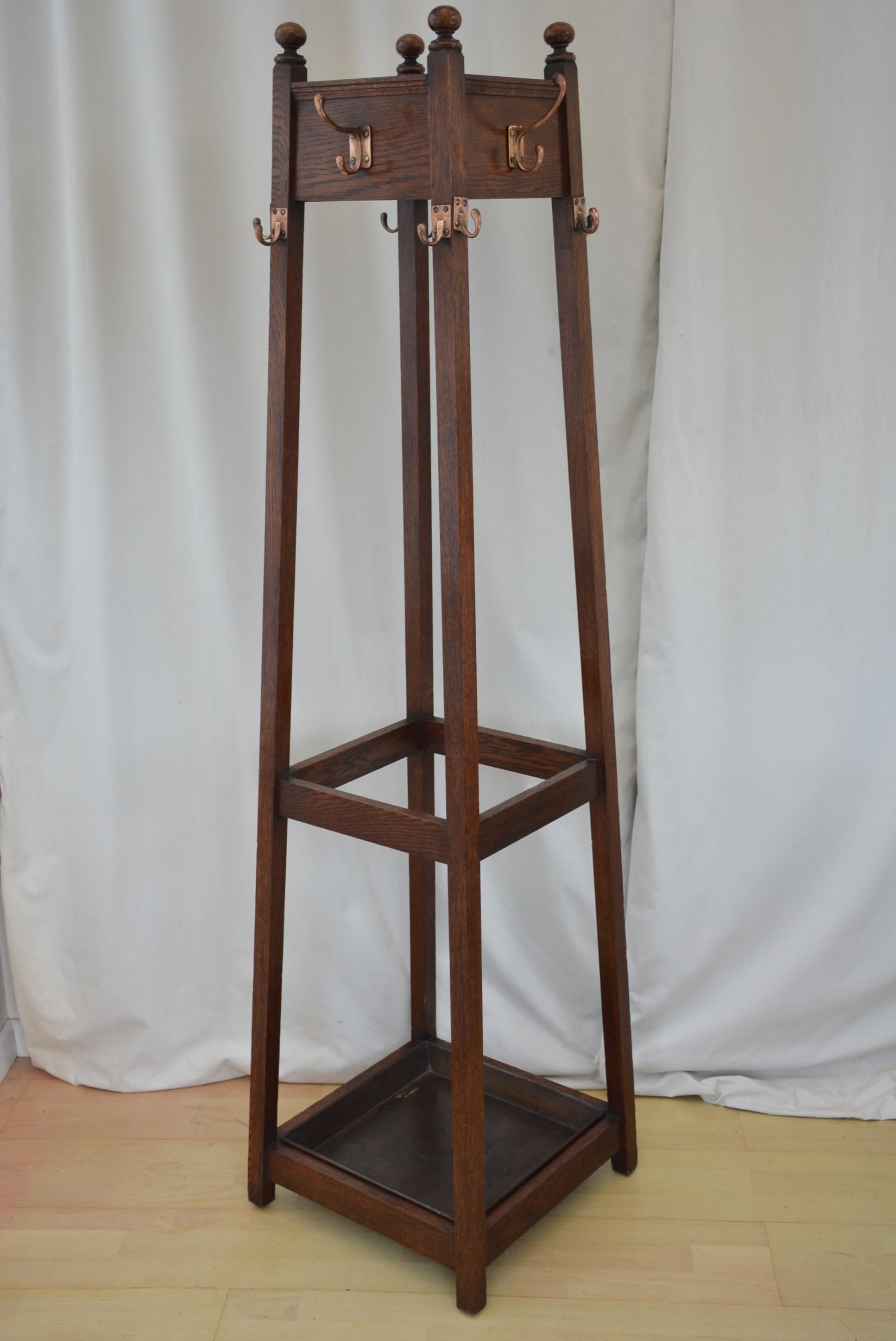 Appendiabiti in quercia Arts and Crafts, Inghilterra, 1890 ca. In condizioni buone in vendita a High Peak, GB