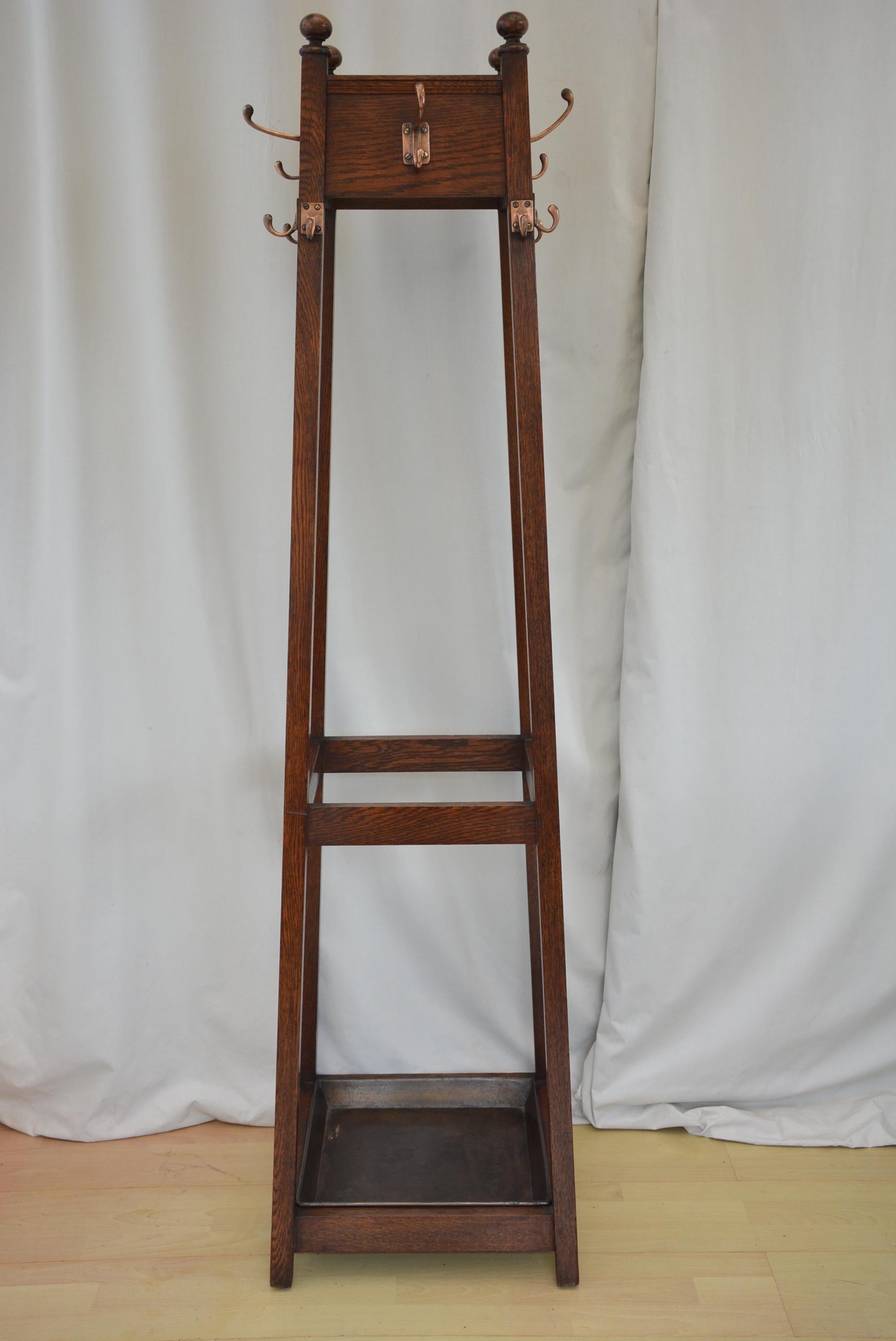 Quercia Appendiabiti in quercia Arts and Crafts, Inghilterra, 1890 ca. in vendita