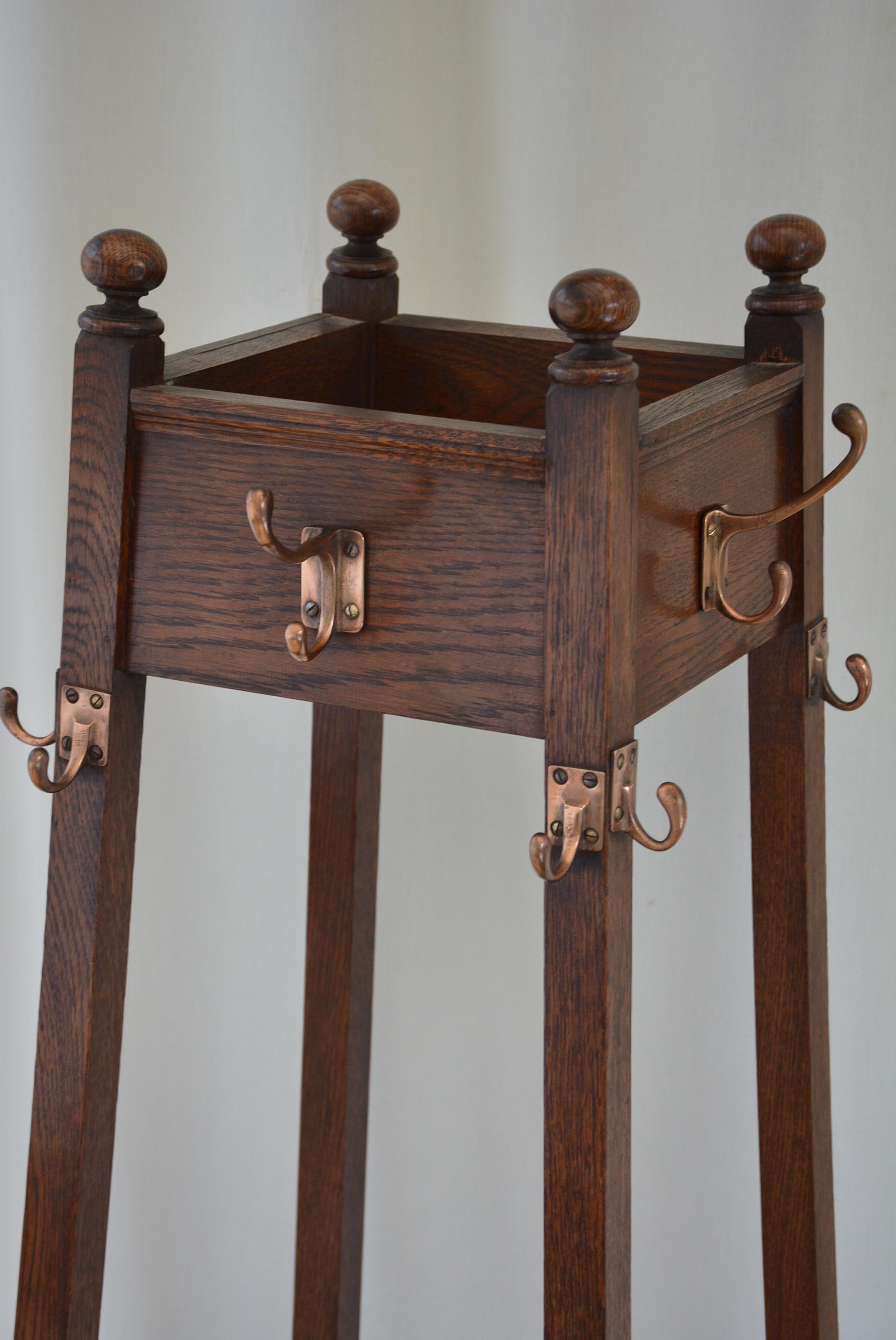 Appendiabiti in quercia Arts and Crafts, Inghilterra, 1890 ca. in vendita 1