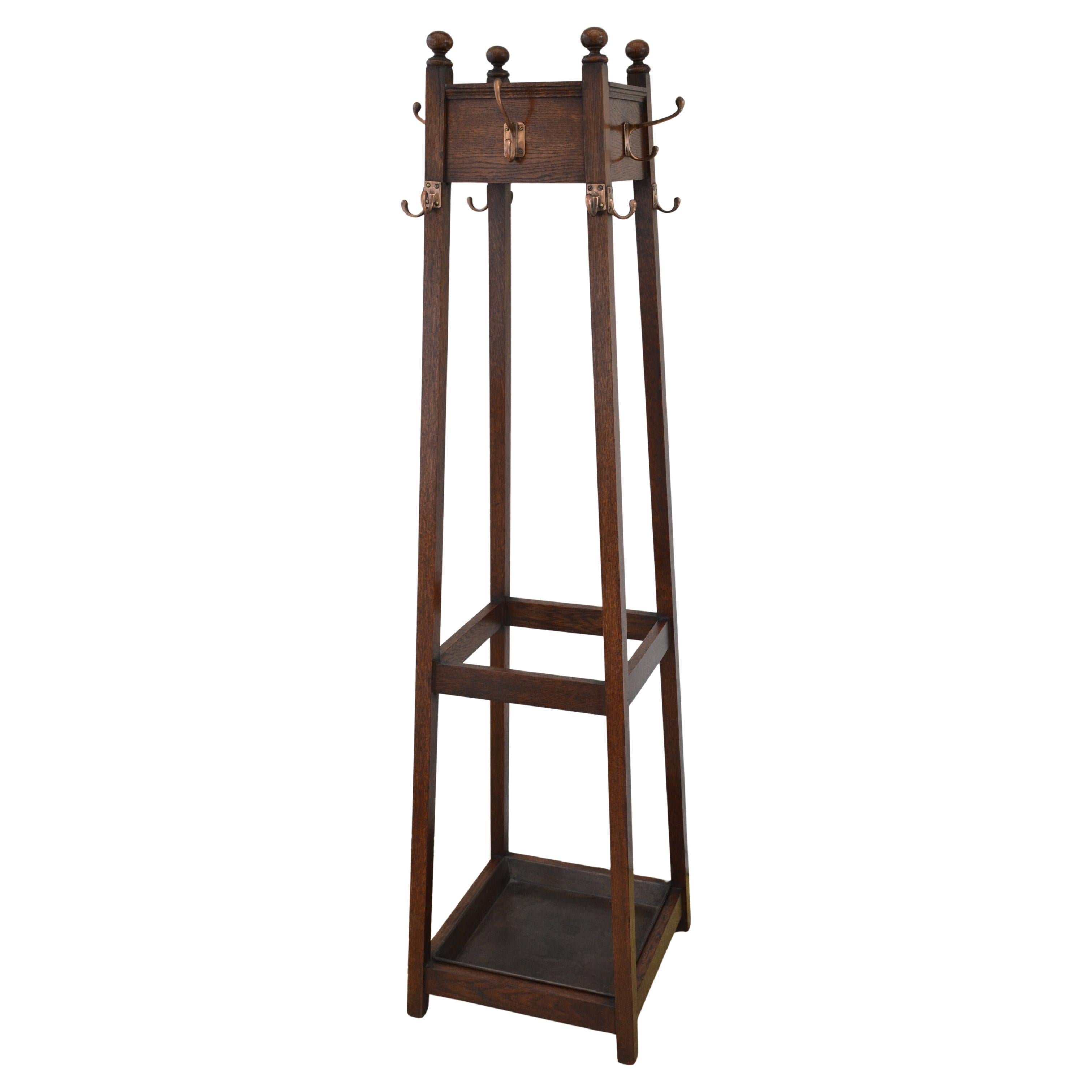 Appendiabiti in quercia Arts and Crafts, Inghilterra, 1890 ca.