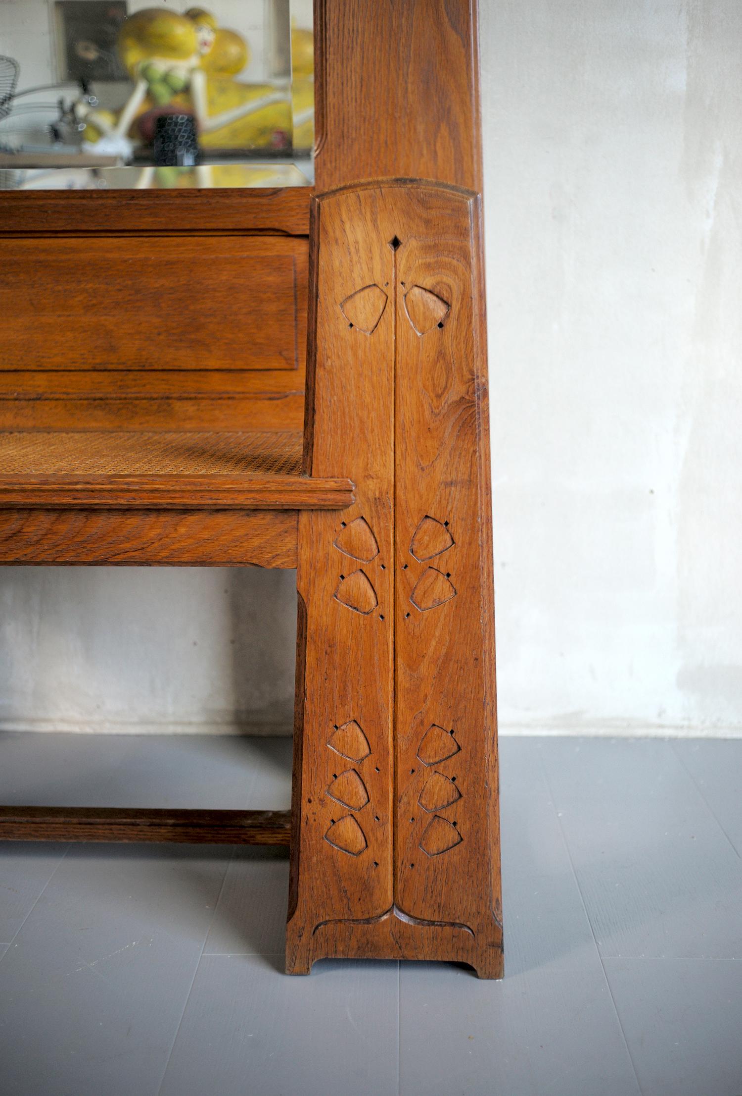 Arts and Crafts Oak Hall Stand, 1900 In Good Condition For Sale In Catonvielle, FR