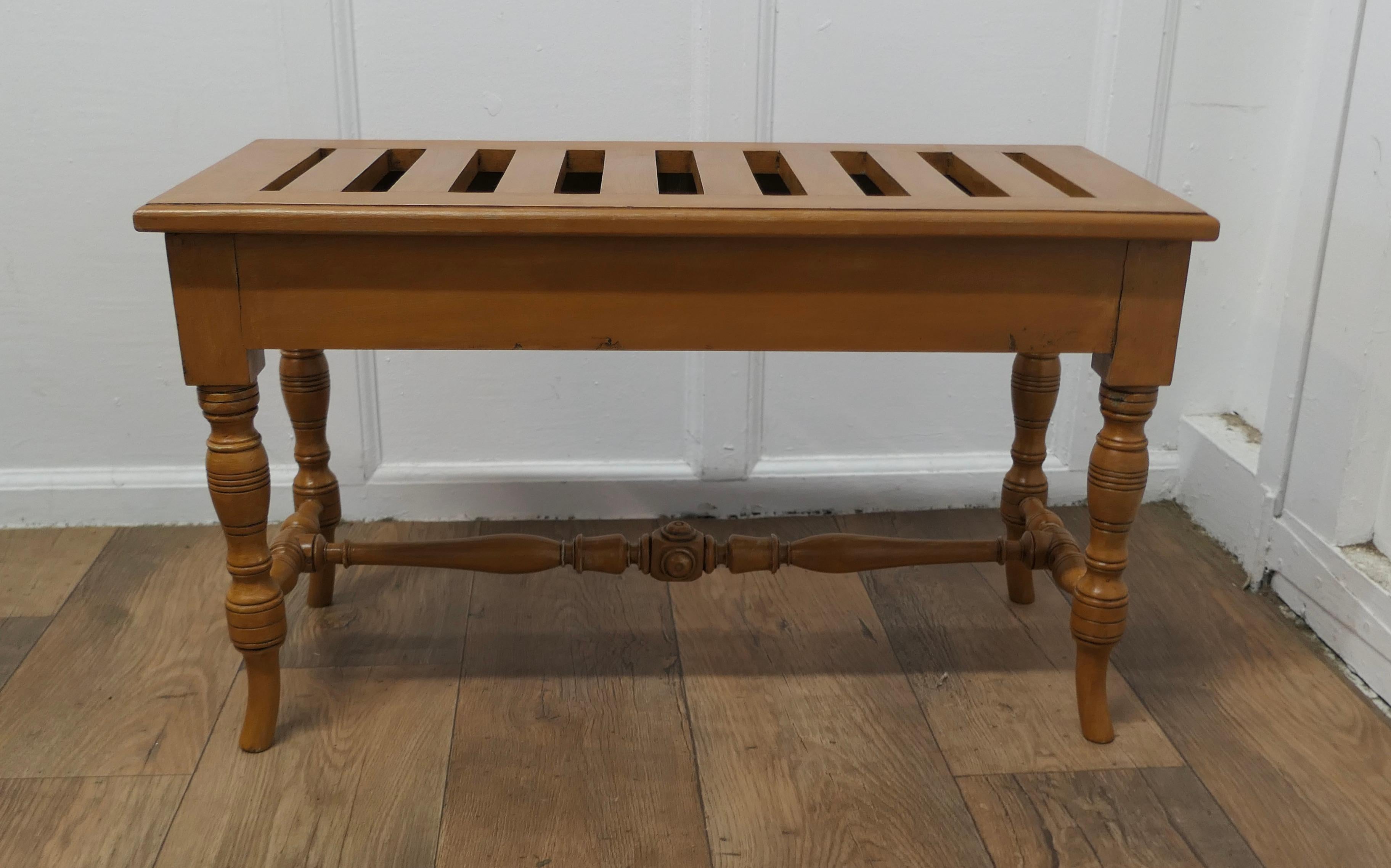 Arts and Crafts Oak Luggage Rack, Suitcase Stand

This is a Good Quality Victorian Luggage Rack, Suitcase Stand, it is made in Oak with turned legs and a slatted top
This is a good sturdy piece, with a golden coloured finish,
The stand is 31” long,