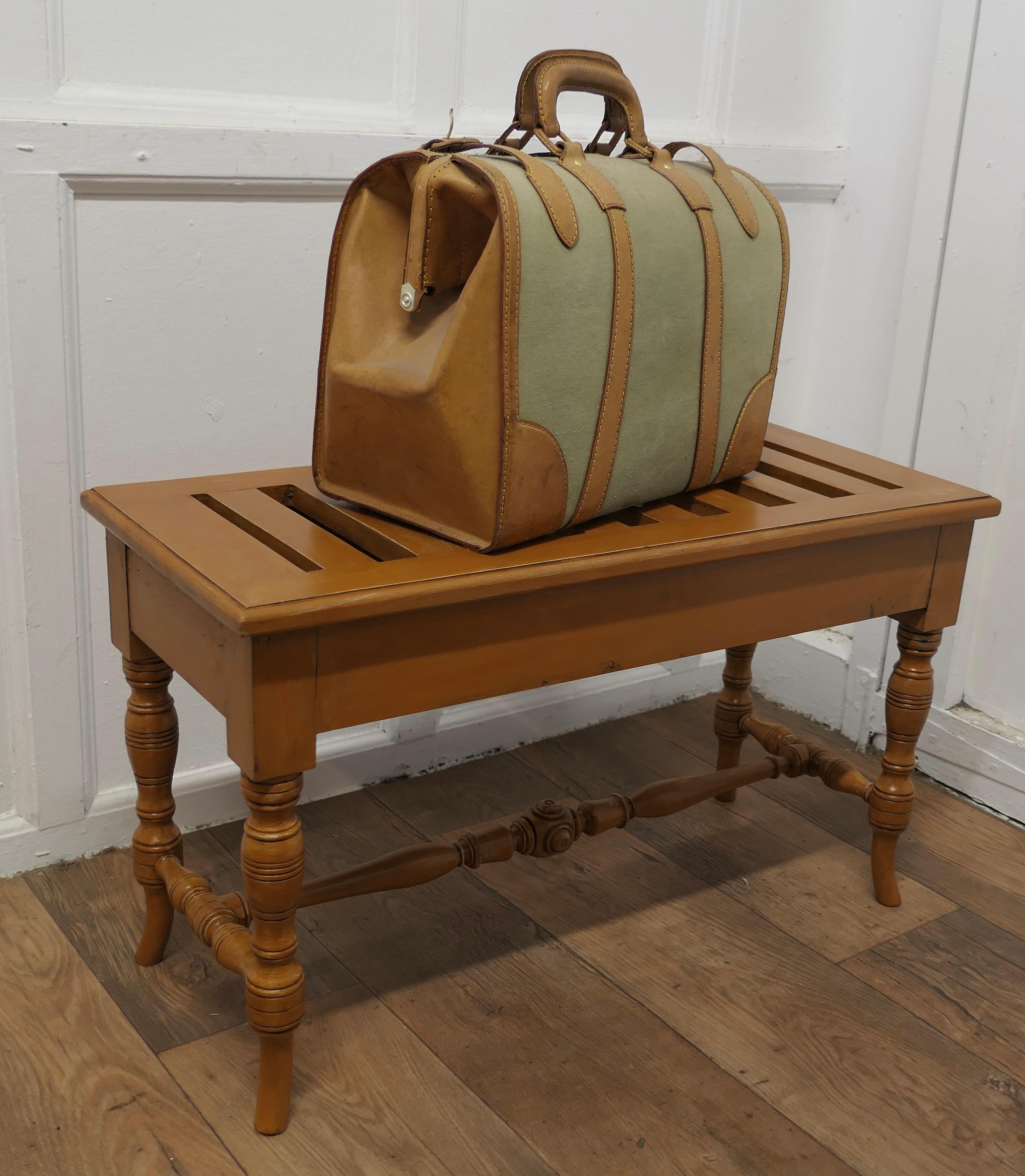 Late 19th Century Arts and Crafts Oak Luggage Rack, Suitcase Stand    For Sale