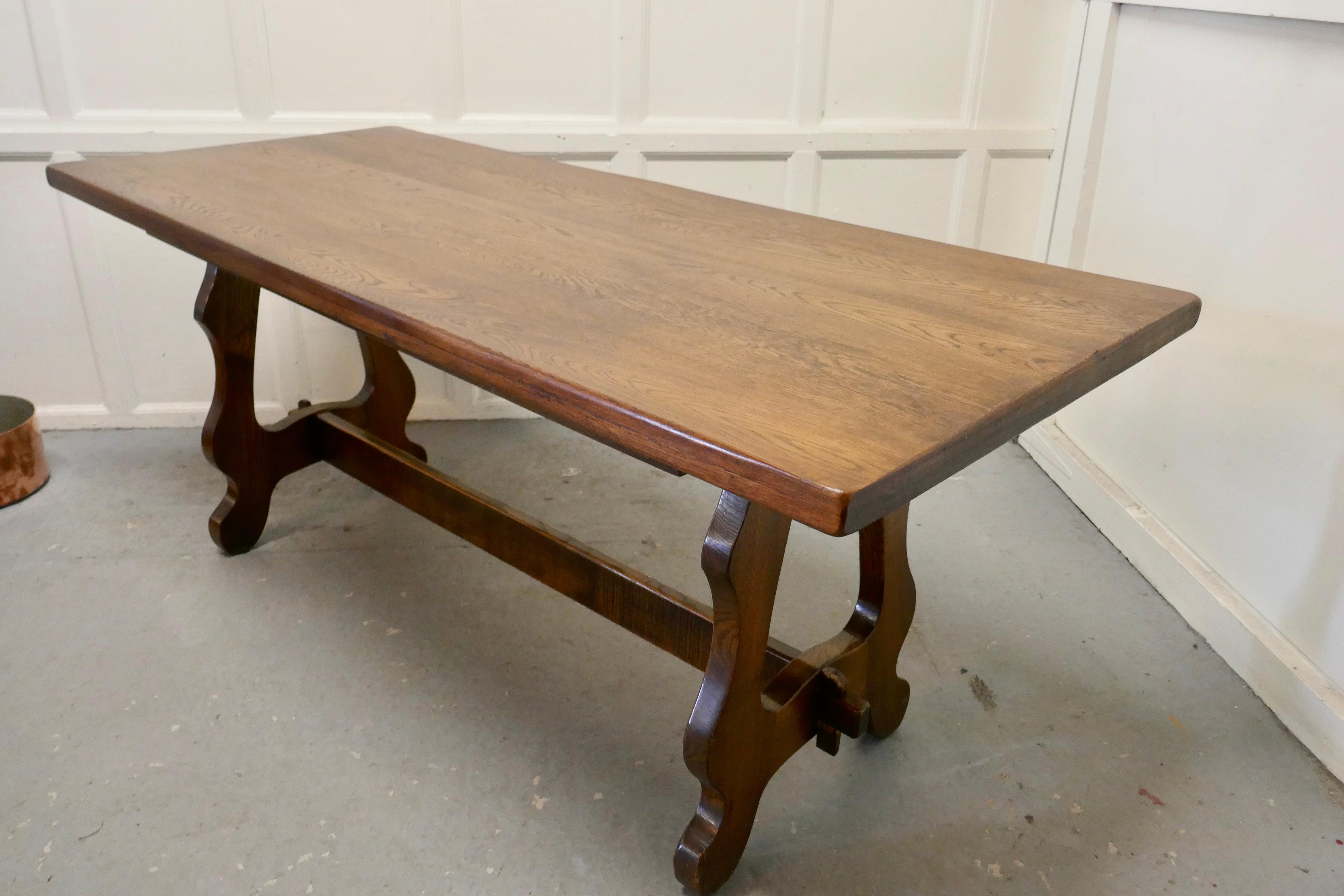 Arts & Crafts Oak Refectory Table  In Good Condition In Chillerton, Isle of Wight