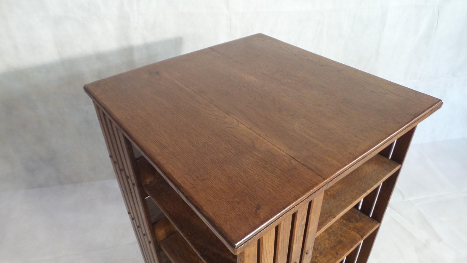 Arts & Crafts Oak Revolving Antique Bookcase circa 1920  im Zustand „Gut“ in Blackpool, Lancashire